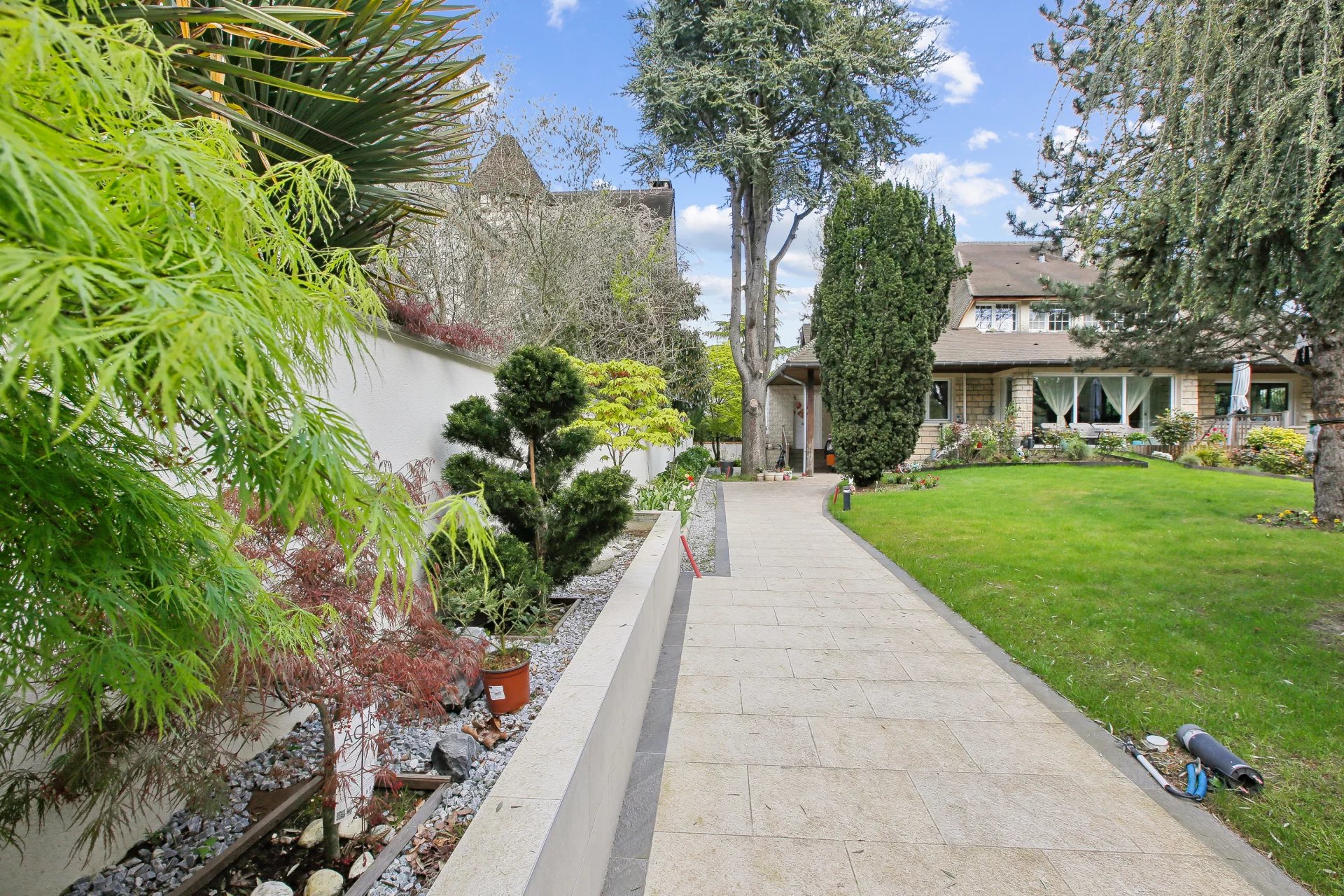 La Varenne-Saint-Hilaire, Île-de-France, 94210, FR, 5 Bedrooms Bedrooms, ,3 BathroomsBathrooms,Residential,For Sale,1995939