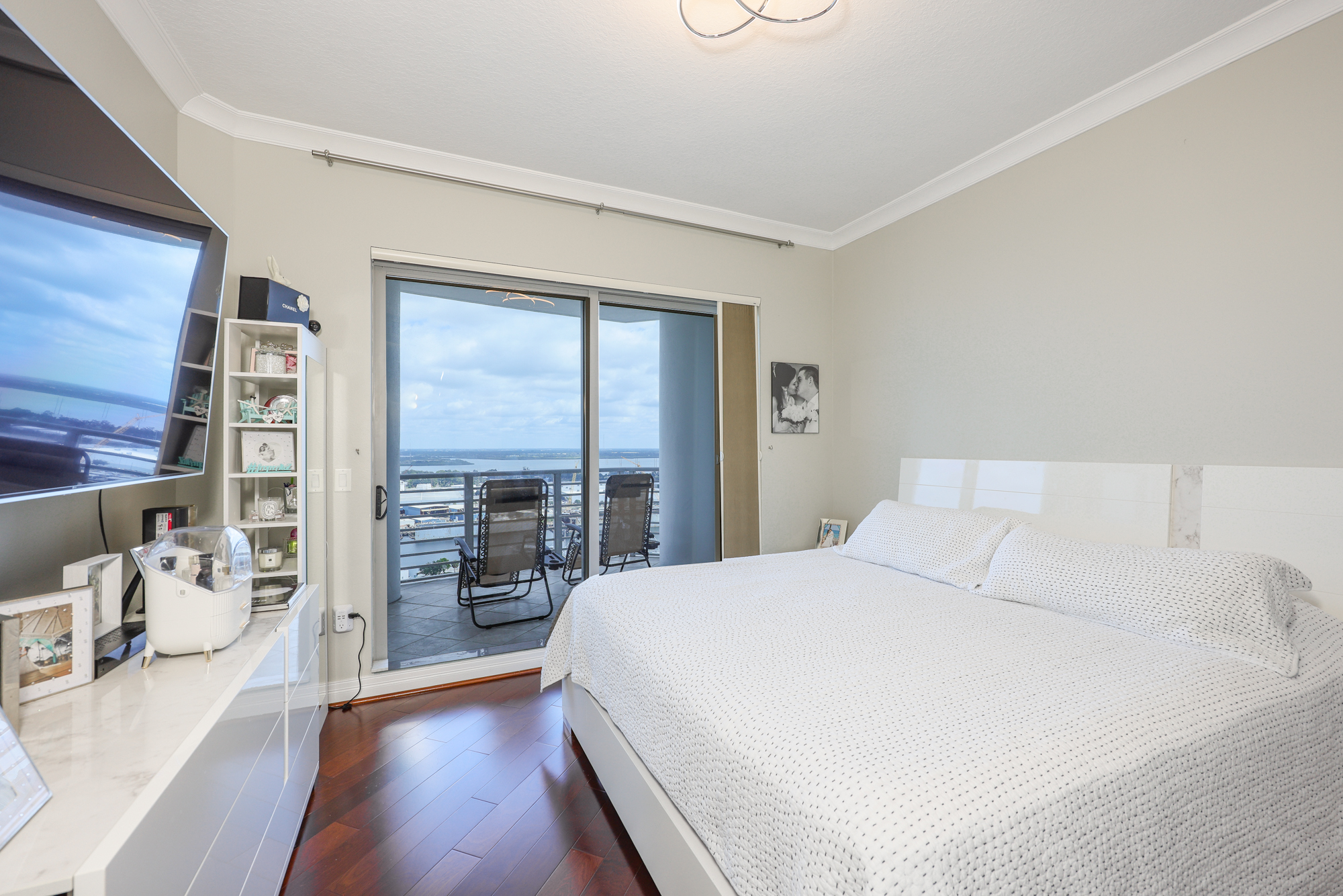 Tampa, Florida, 33602, United States, 3 Bedrooms Bedrooms, ,3 BathroomsBathrooms,Residential,For Sale,1982527