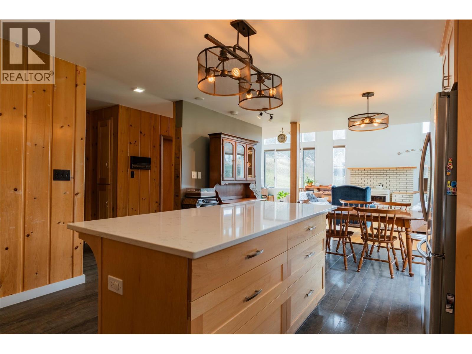 APPLEDALE, British Columbia, V0G 2J0, CA, 5 Bedrooms Bedrooms, ,2 BathroomsBathrooms,Residential,For Sale,1946998