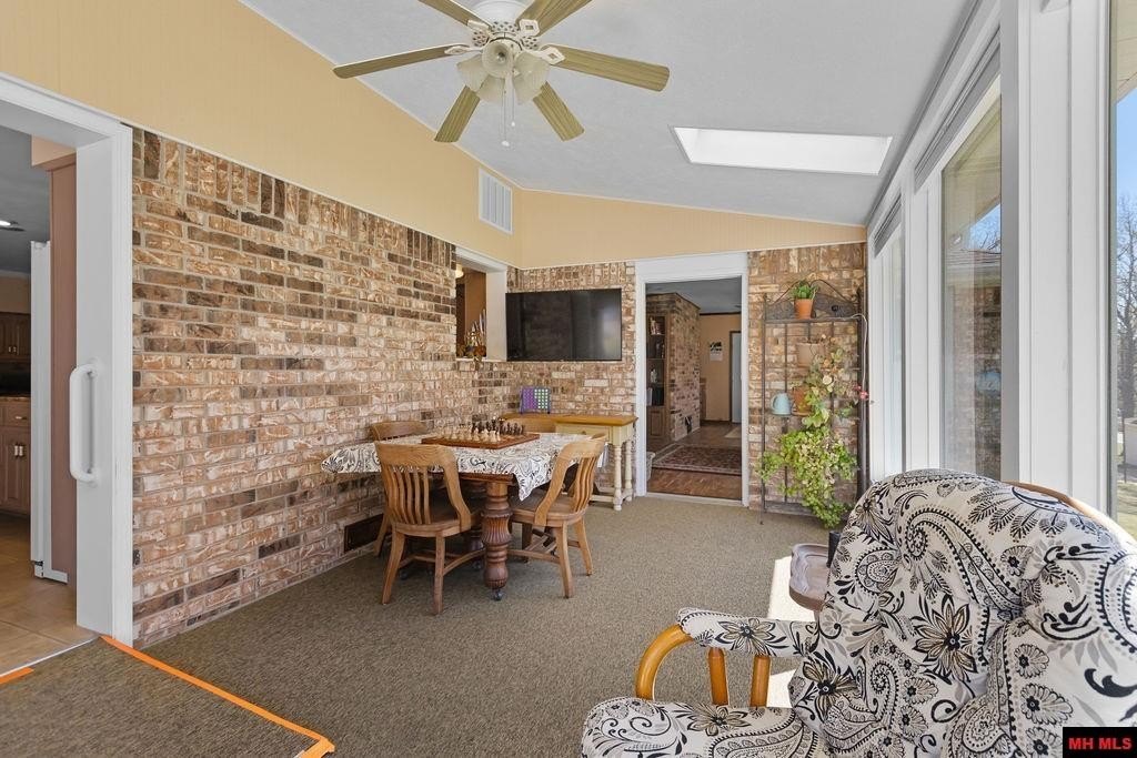 Mountain Home, Arkansas, 72653, United States, 3 Bedrooms Bedrooms, ,4 BathroomsBathrooms,Residential,For Sale,2036578