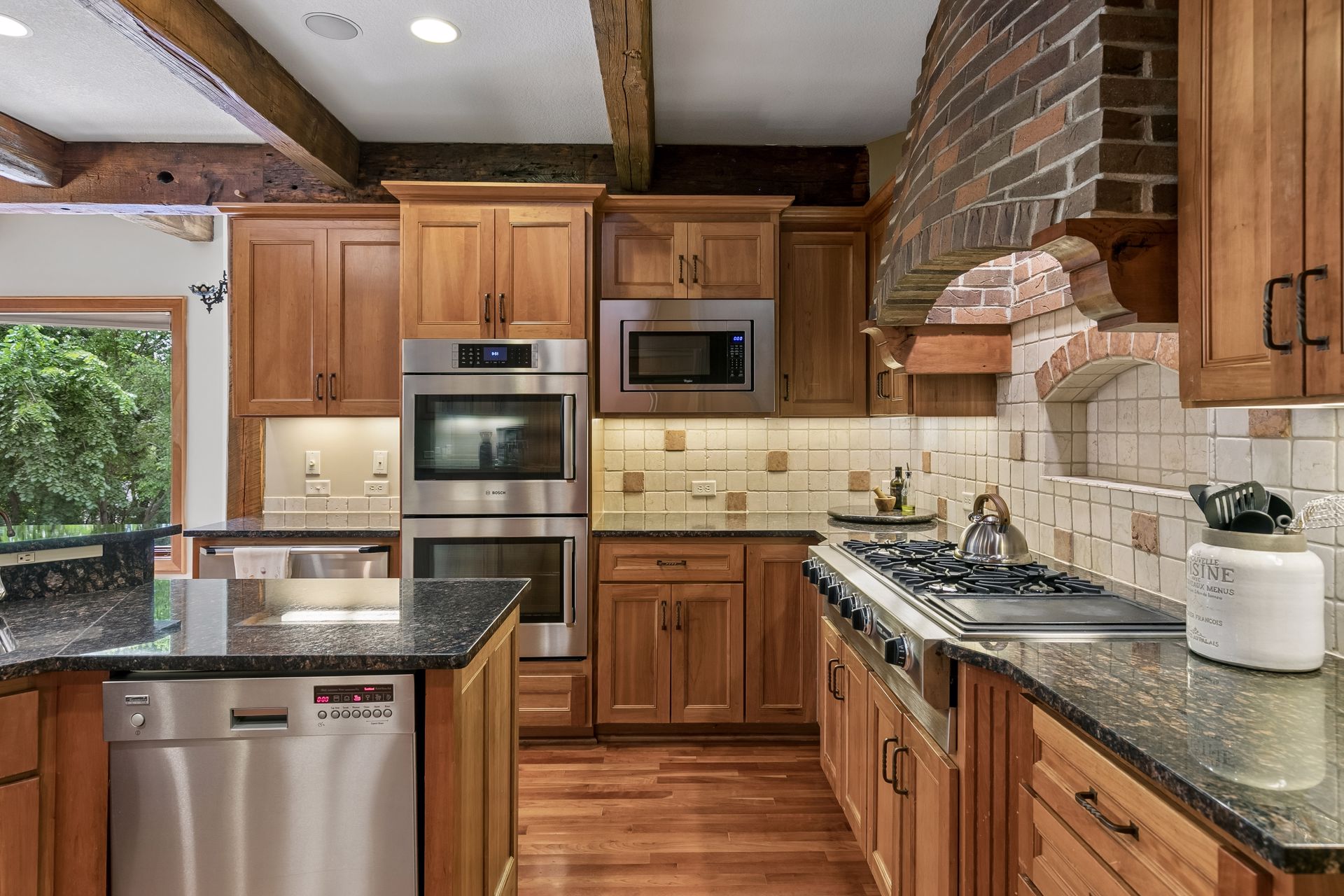  One-of-a-kind wooded retreat in Lakeville - 物件實景