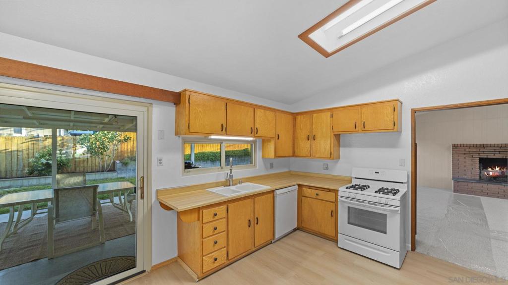 Vista, California, 92083, United States, 3 Bedrooms Bedrooms, ,2 BathroomsBathrooms,Residential,For Sale,2048591