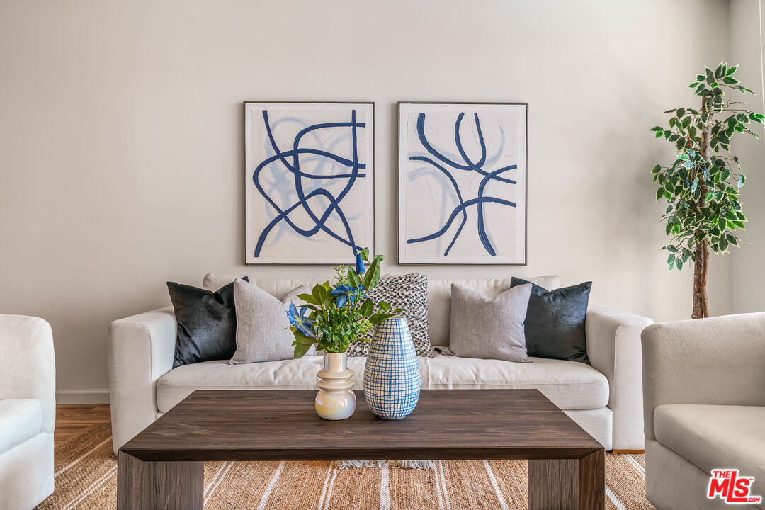 Sherman Oaks, California, 91423, United States, 2 Bedrooms Bedrooms, ,2 BathroomsBathrooms,Residential,For Sale,1920013
