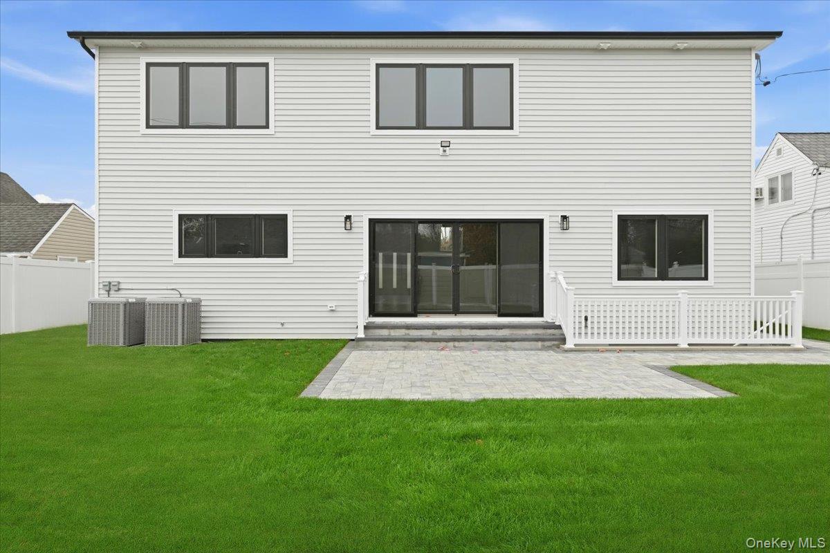 Westbury, New York, 11590, United States, 5 Bedrooms Bedrooms, ,5 BathroomsBathrooms,Residential,For Sale,1991038