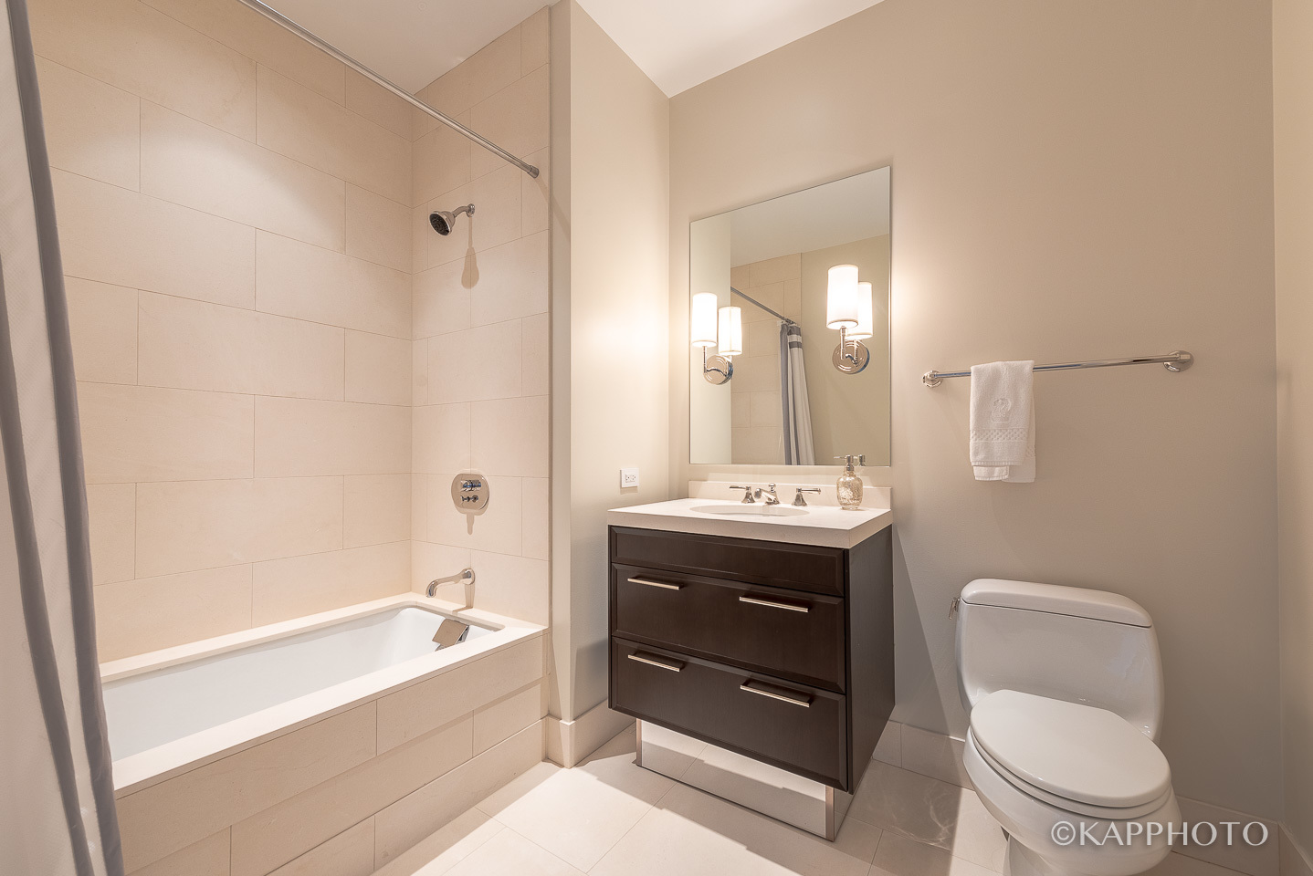 Chicago, Illinois, 60611, United States, 2 Bedrooms Bedrooms, ,3 BathroomsBathrooms,Residential,For Sale,2000135
