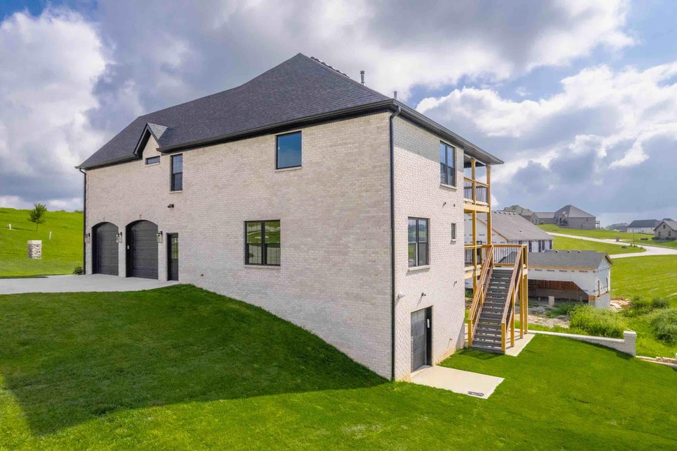 Richmond, Kentucky, 40475, United States, 5 Bedrooms Bedrooms, ,5 BathroomsBathrooms,Residential,For Sale,1881286