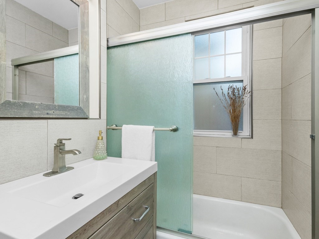 Brookline, Massachusetts, 02446, United States, 2 Bedrooms Bedrooms, ,1 BathroomBathrooms,Residential,For Sale,1934620