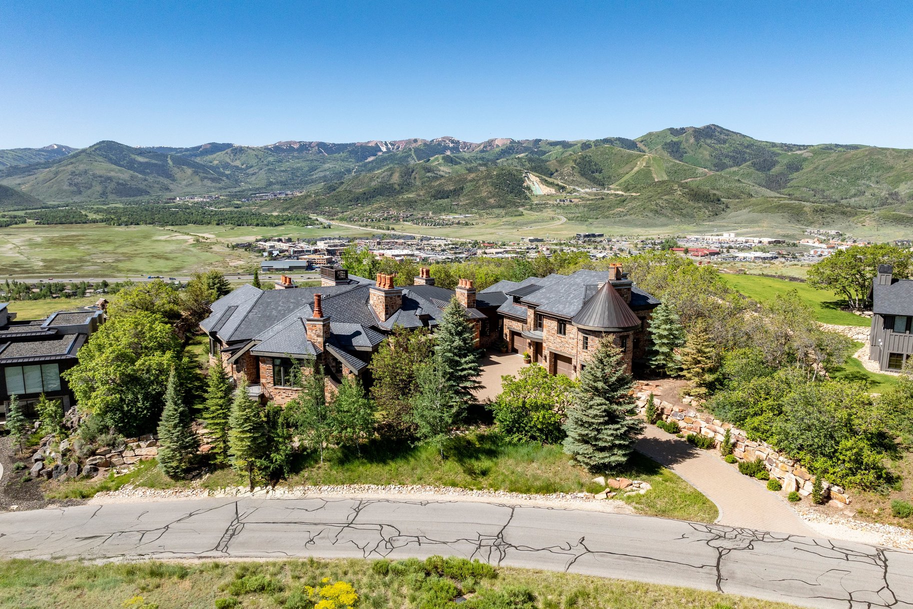  A Legacy Estate Framed by Golf and Ski Views - 物件實景