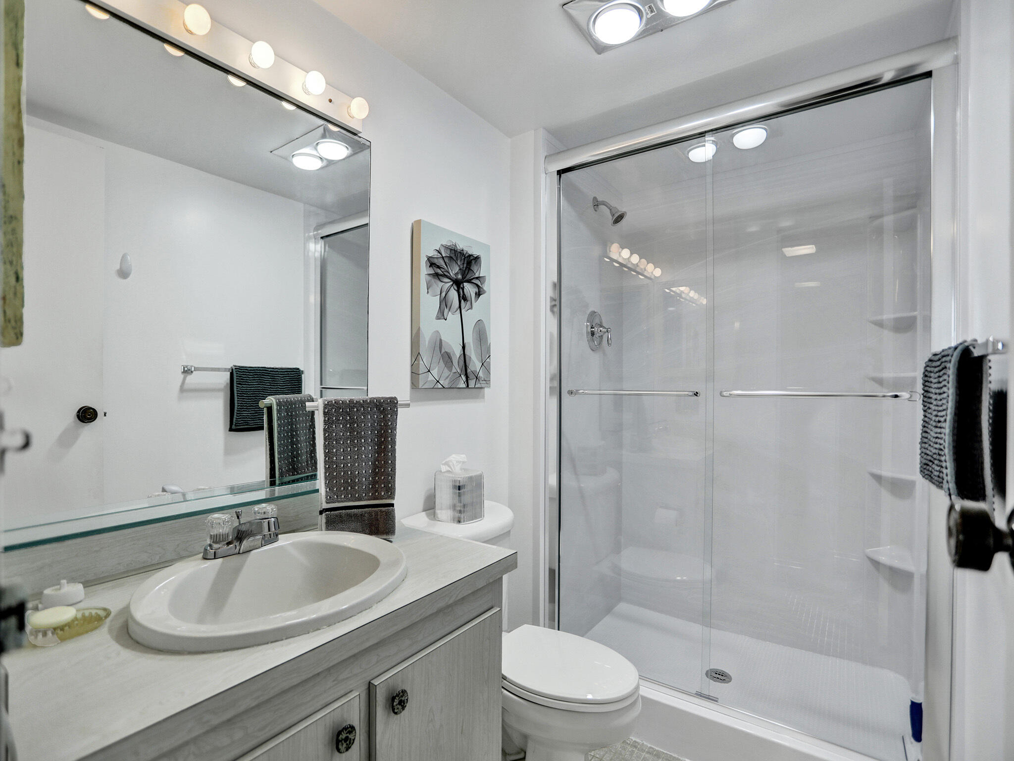 Sunny Isles Beach, Florida, 33160, United States, 1 Bedroom Bedrooms, ,2 BathroomsBathrooms,Residential,For Sale,1804245