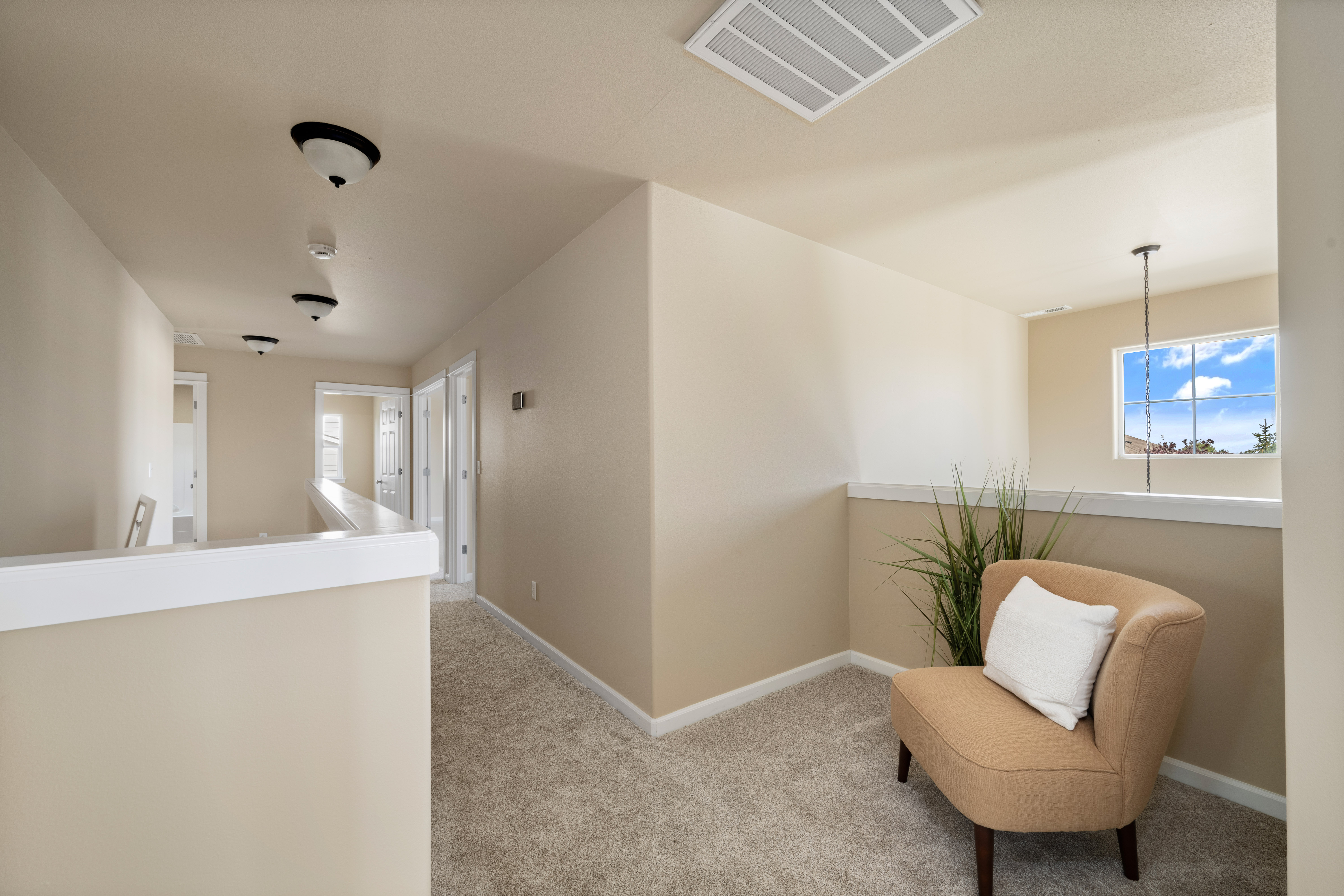  Nearly 3,600 Sq Ft of Possibilities - 物件實景