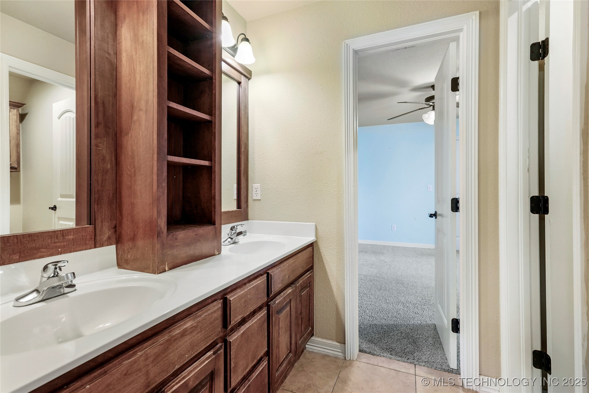 Tulsa, Oklahoma, 74137, United States, 4 Bedrooms Bedrooms, ,4 BathroomsBathrooms,Residential,For Sale,1992011