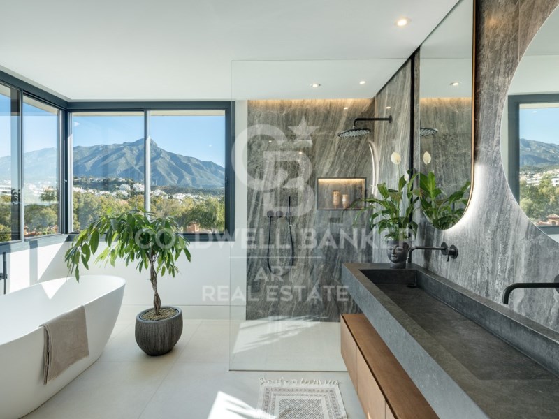Marbella, Andalusia, ES, 5 Bedrooms Bedrooms, ,5 BathroomsBathrooms,Residential,For Sale,1766587
