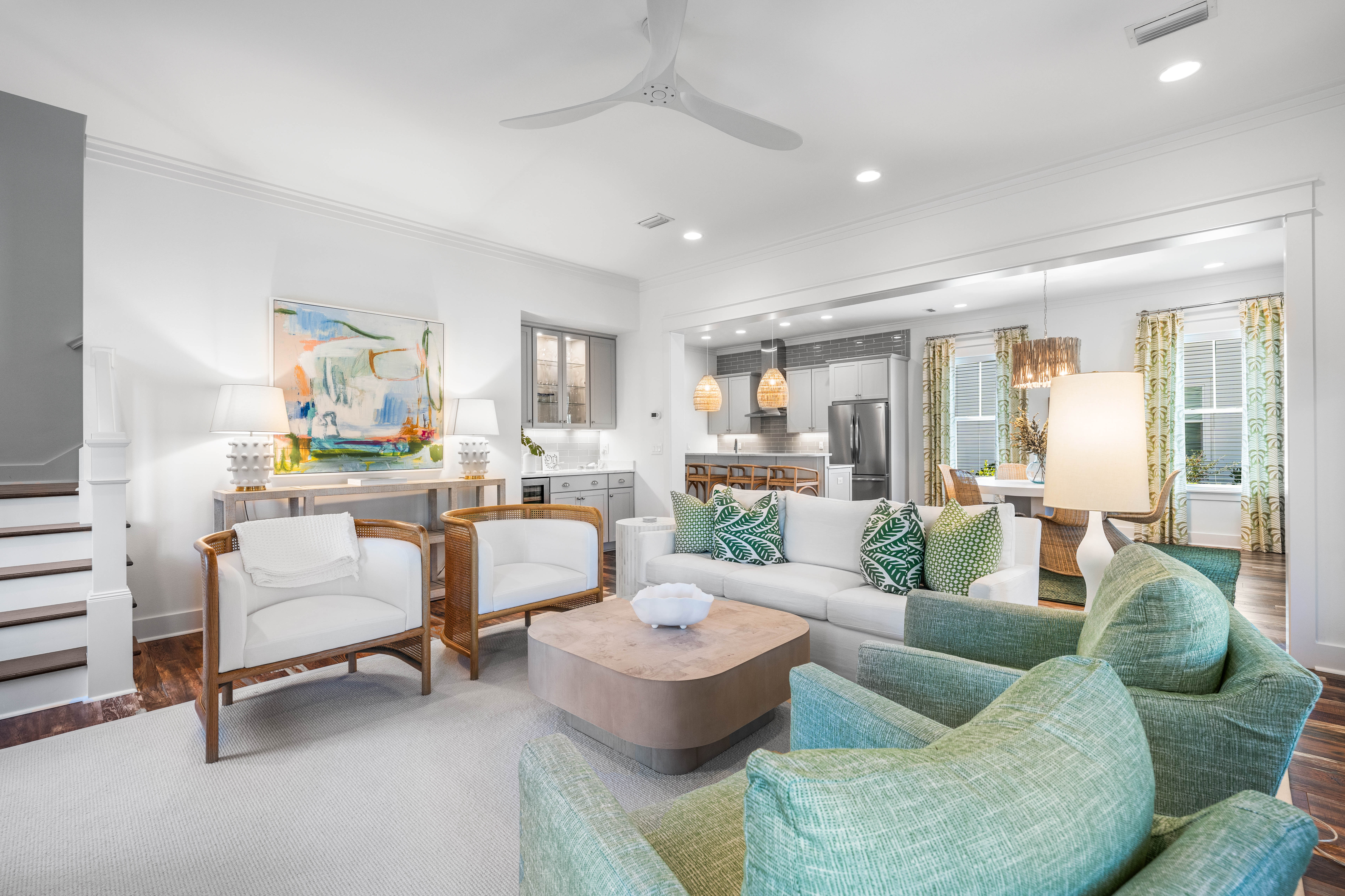  Oversized Corner Lot Home with Carriage House, Screened Porch & Fenced Yard - 物件實景