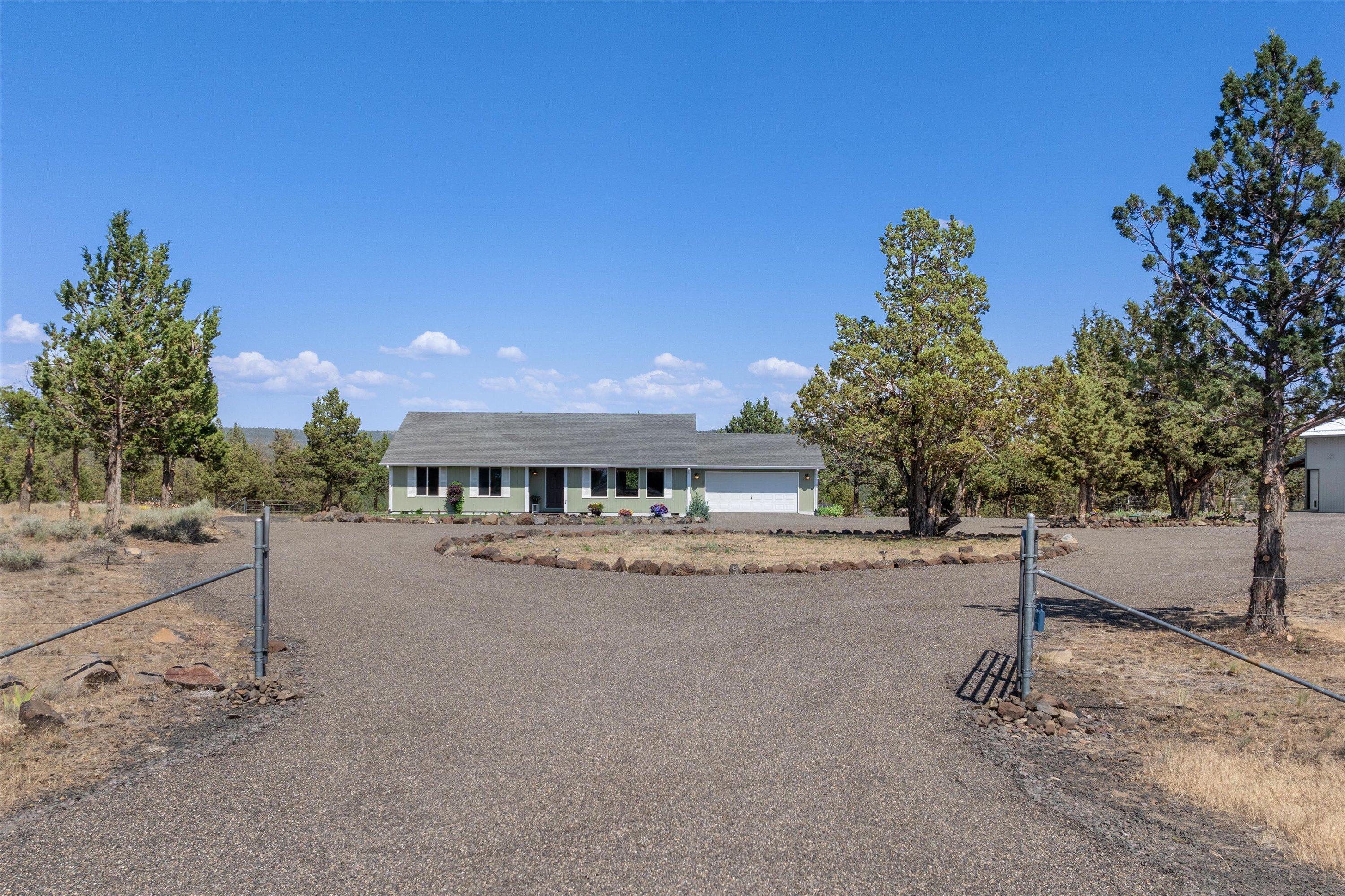 Prineville, Oregon, 97754, United States, 3 Bedrooms Bedrooms, ,2 BathroomsBathrooms,Residential,For Sale,1849917
