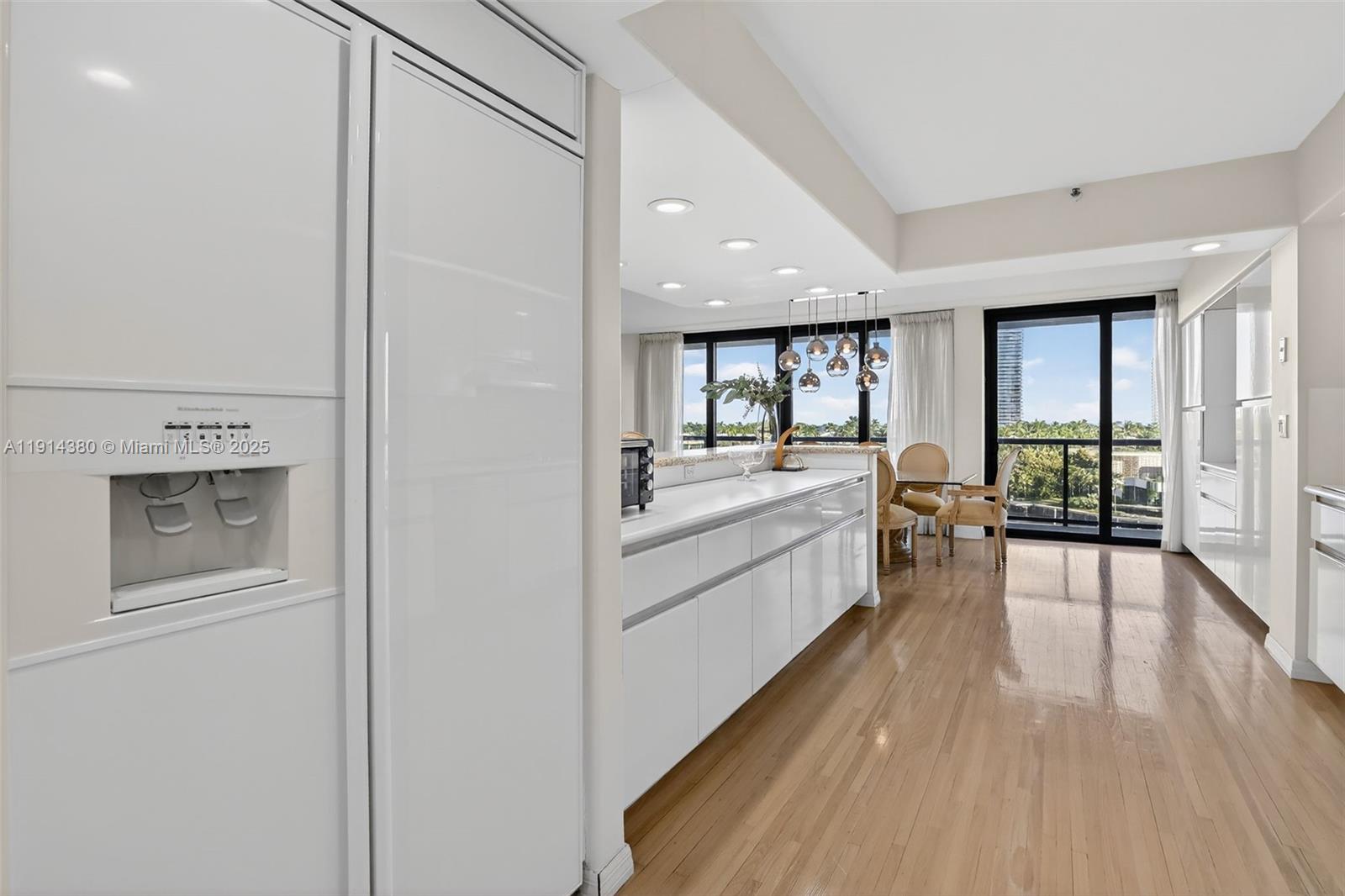 Aventura, Florida, 33180, United States, 3 Bedrooms Bedrooms, ,3 BathroomsBathrooms,Residential,For Sale,1994376