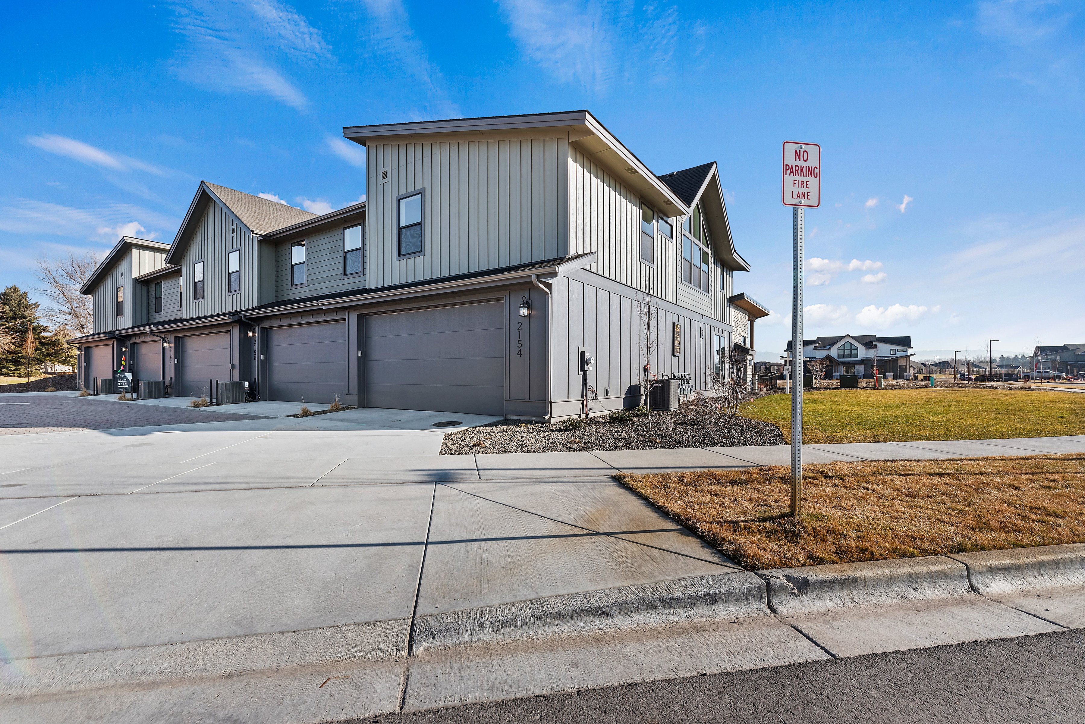  Coveted End Unit  The Best of Townhome Living - 物件實景