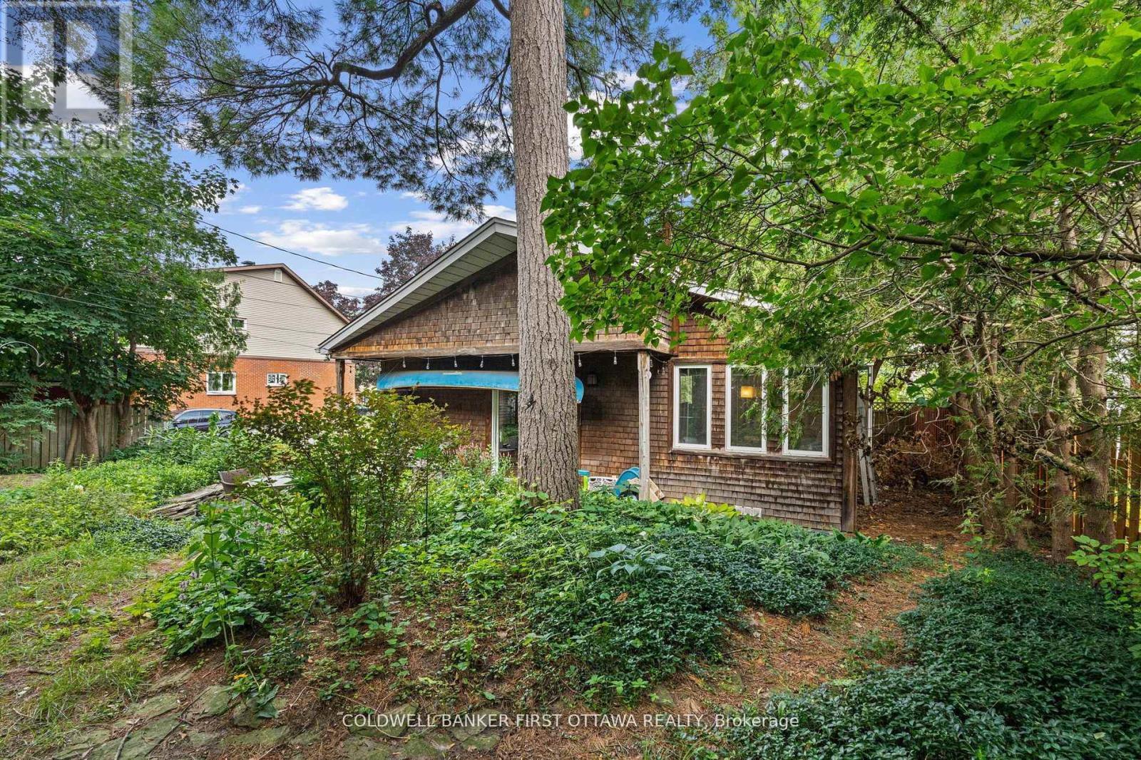 OTTAWA, Ontario, K2B 6Y5, CA, 3 Bedrooms Bedrooms, ,2 BathroomsBathrooms,Residential,For Sale,1903613