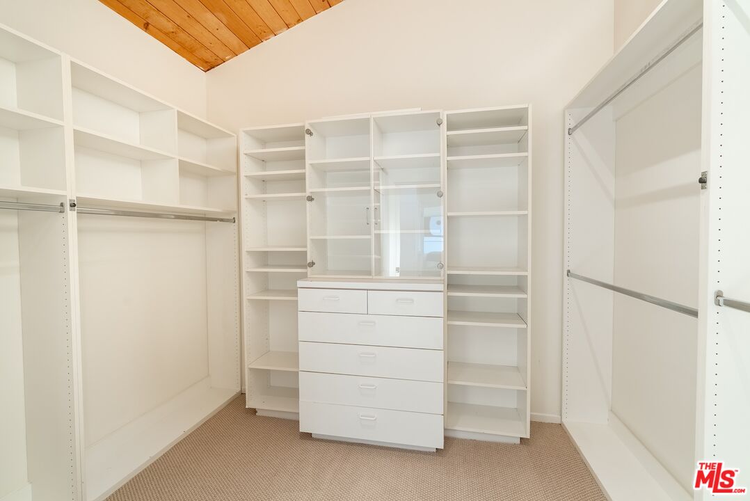 Topanga, California, 90290, United States, 4 Bedrooms Bedrooms, ,5 BathroomsBathrooms,Residential,For Sale,1796839