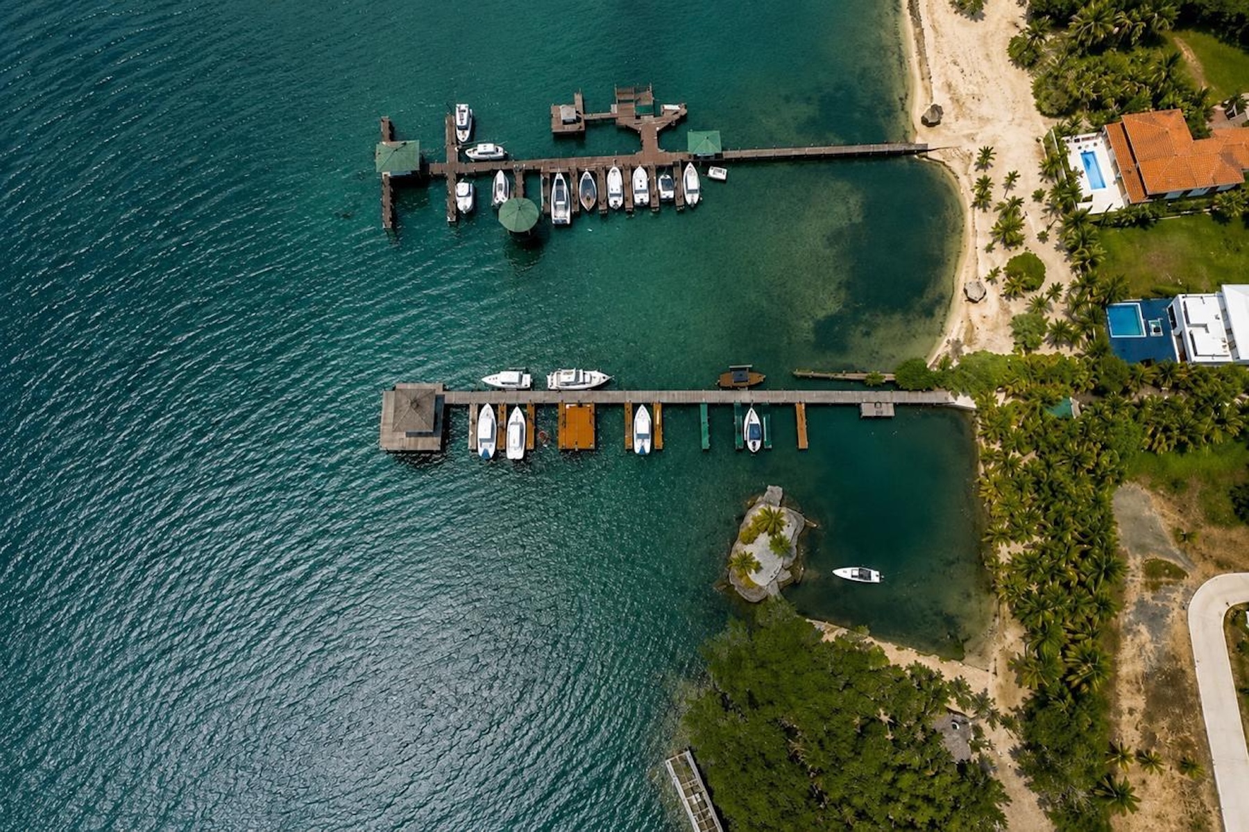  Exquisite Executive Hilltop Home with Pool & Boat Slip - 物件實景