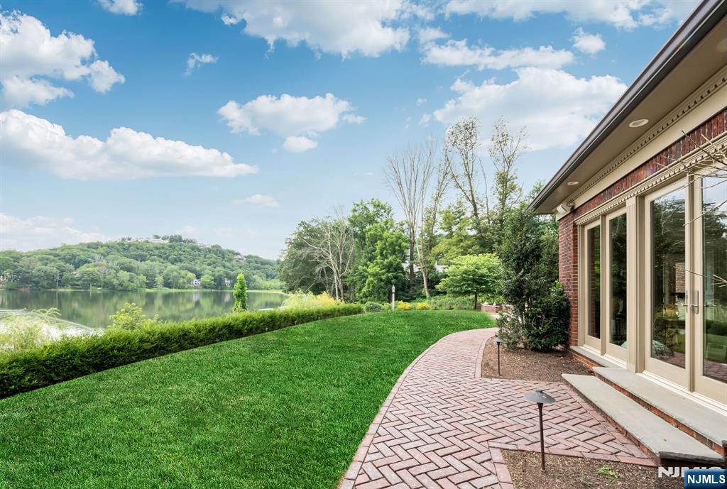 Franklin Lakes, New Jersey, 07417, United States, 6 Bedrooms Bedrooms, ,7 BathroomsBathrooms,Residential,For Sale,1903757