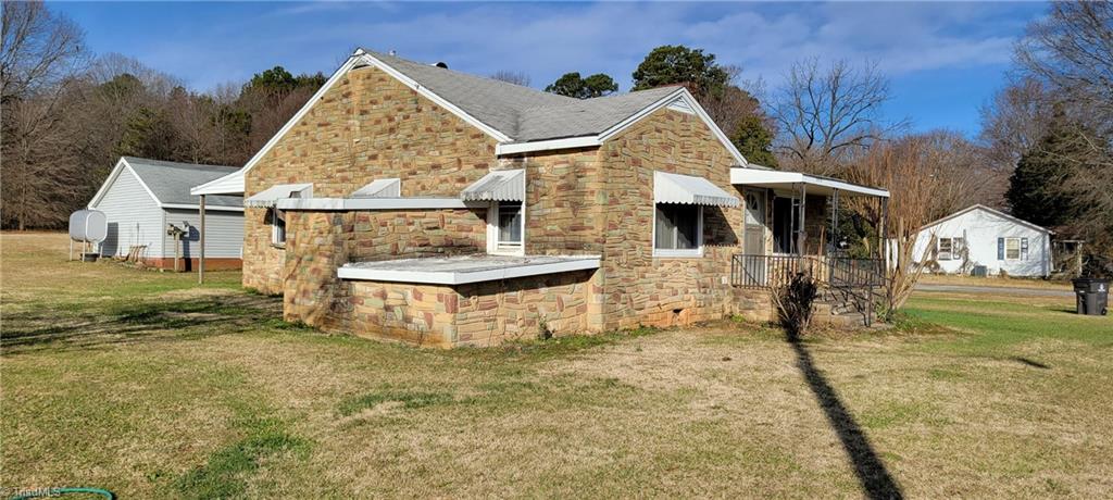 142 Motsinger Drive, Winston-Salem, North Carolina, 27107, United States, 2 Bedrooms Bedrooms, ,1 BathroomBathrooms,Residential,For Sale,142 Motsinger Drive,1623347