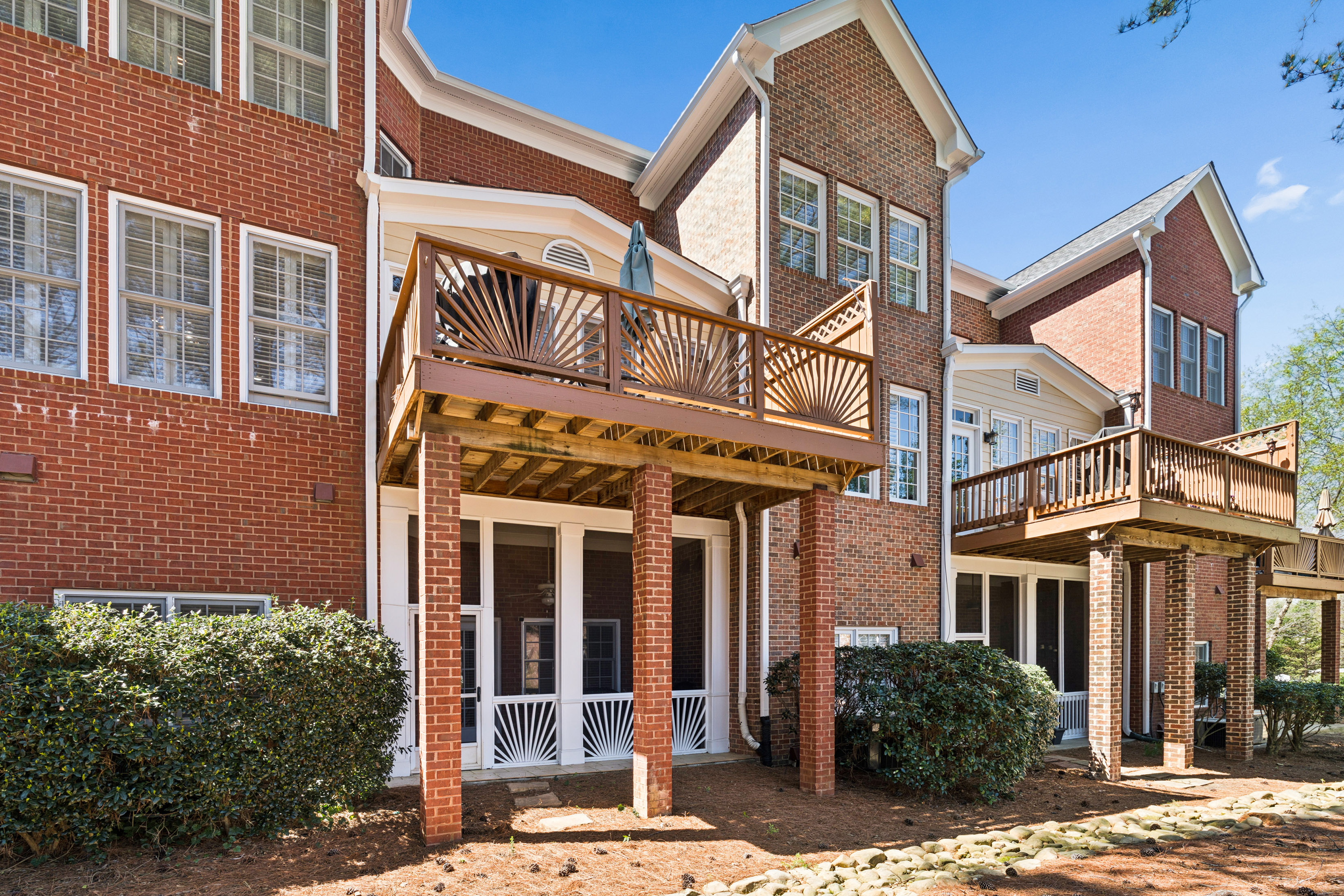  Elegant and Light-filled Townhome in Gated Olde Ivy at Vinings Community - 物件實景