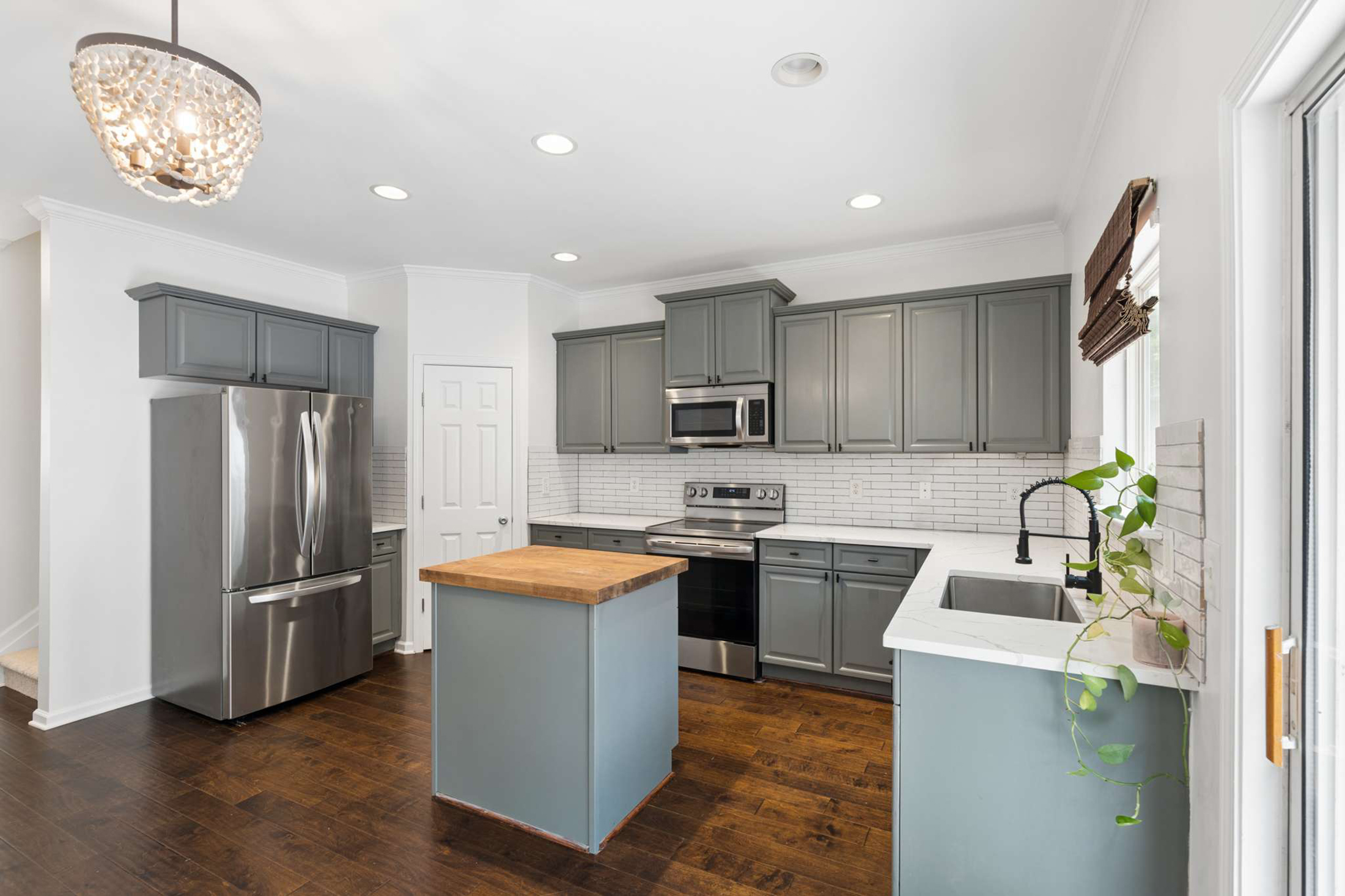  Beautifully Renovated Townhome in the Gated Liberty Park Community - 物件實景