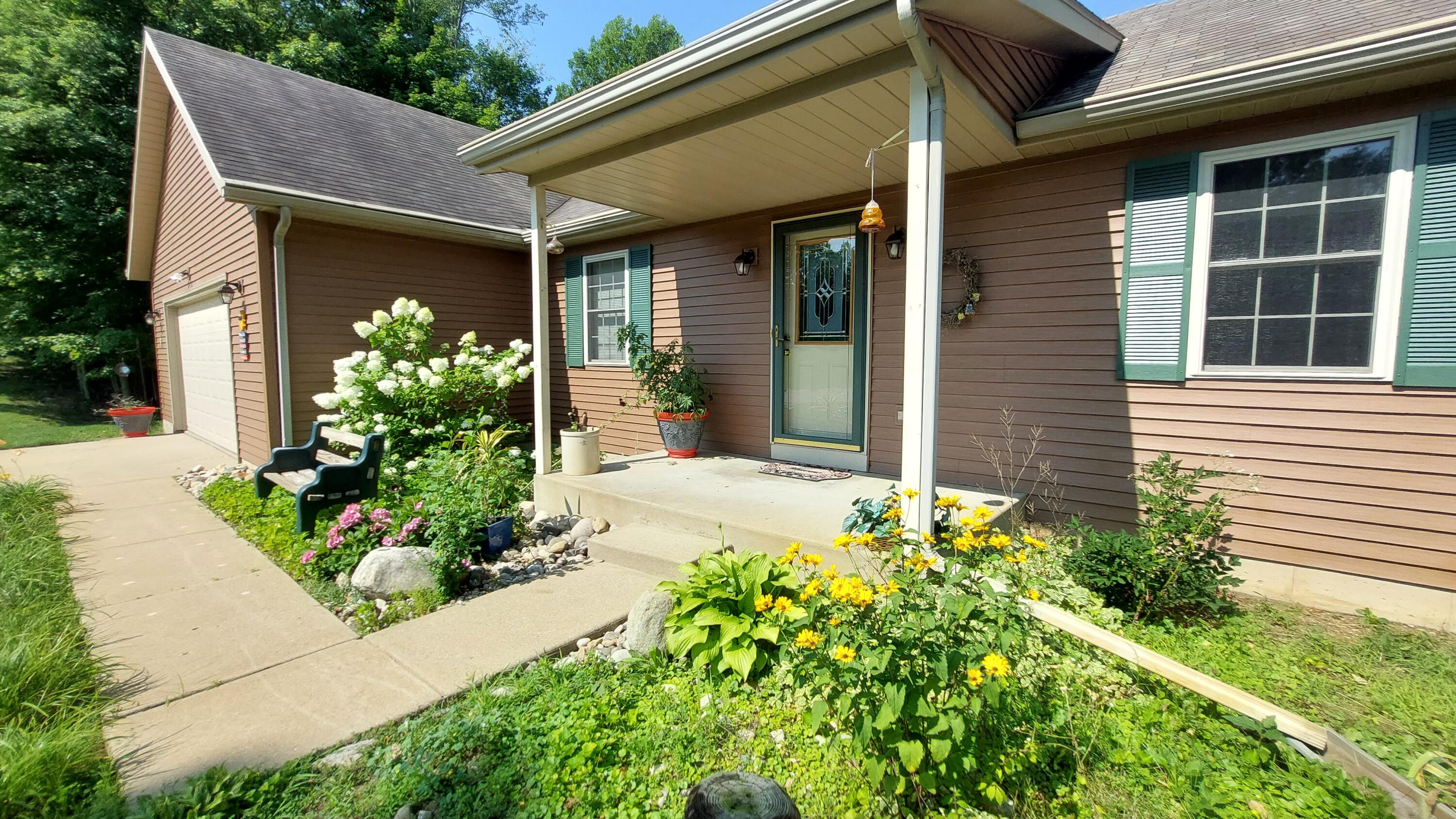 Dowagiac, Michigan, 49047, United States, 3 Bedrooms Bedrooms, ,2 BathroomsBathrooms,Residential,For Sale,1909140