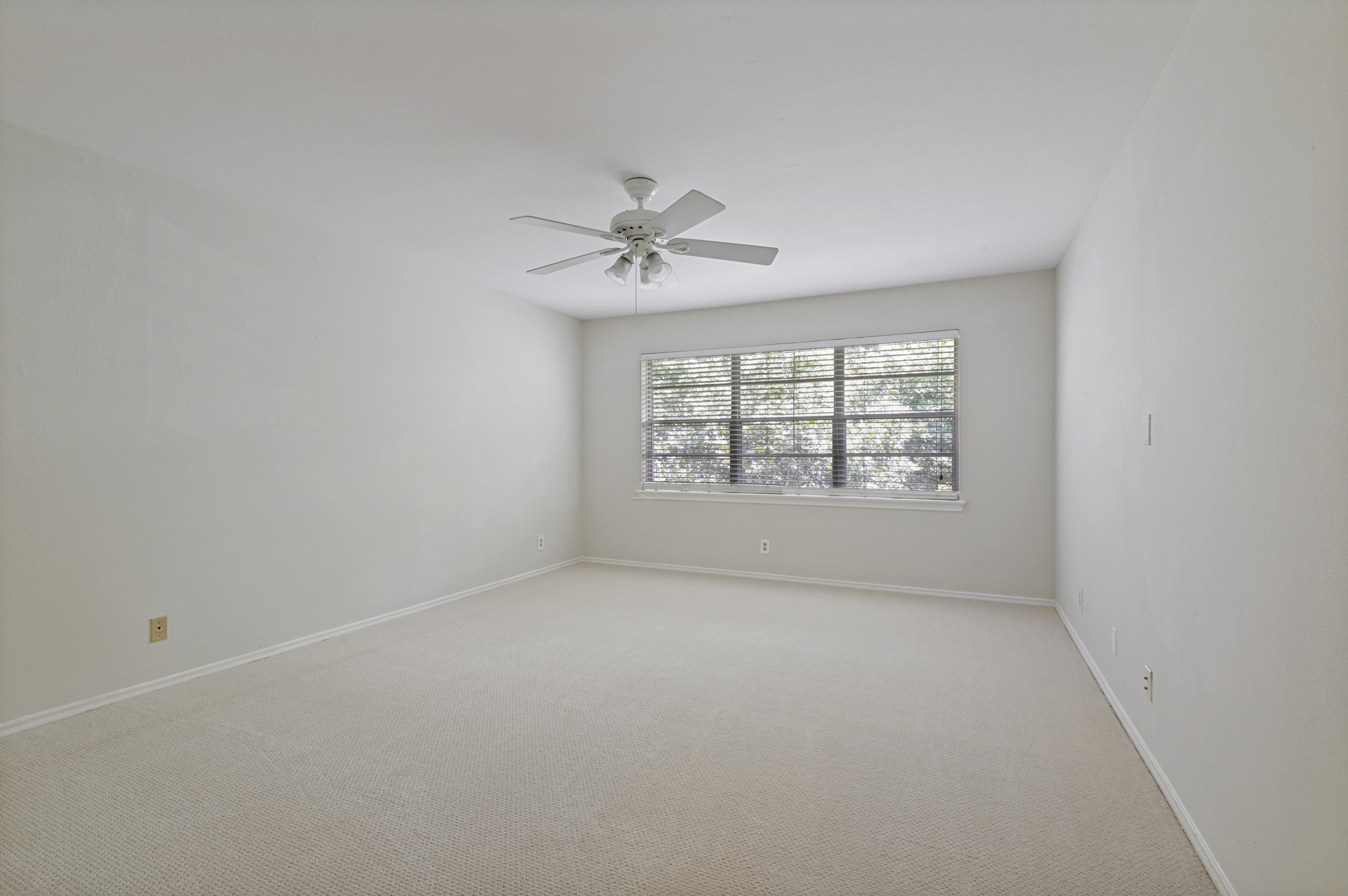  Charming 2-Bedroom Condo Behind the Iconic Pink Wall - 物件實景