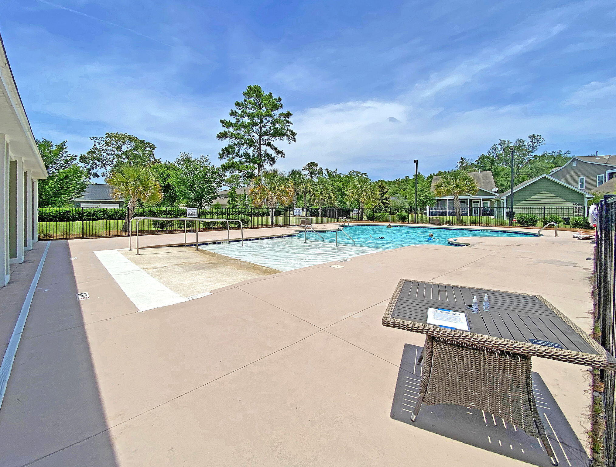 Charleston, South Carolina, 29414, United States, 4 Bedrooms Bedrooms, ,3 BathroomsBathrooms,Residential,For Sale,1979089