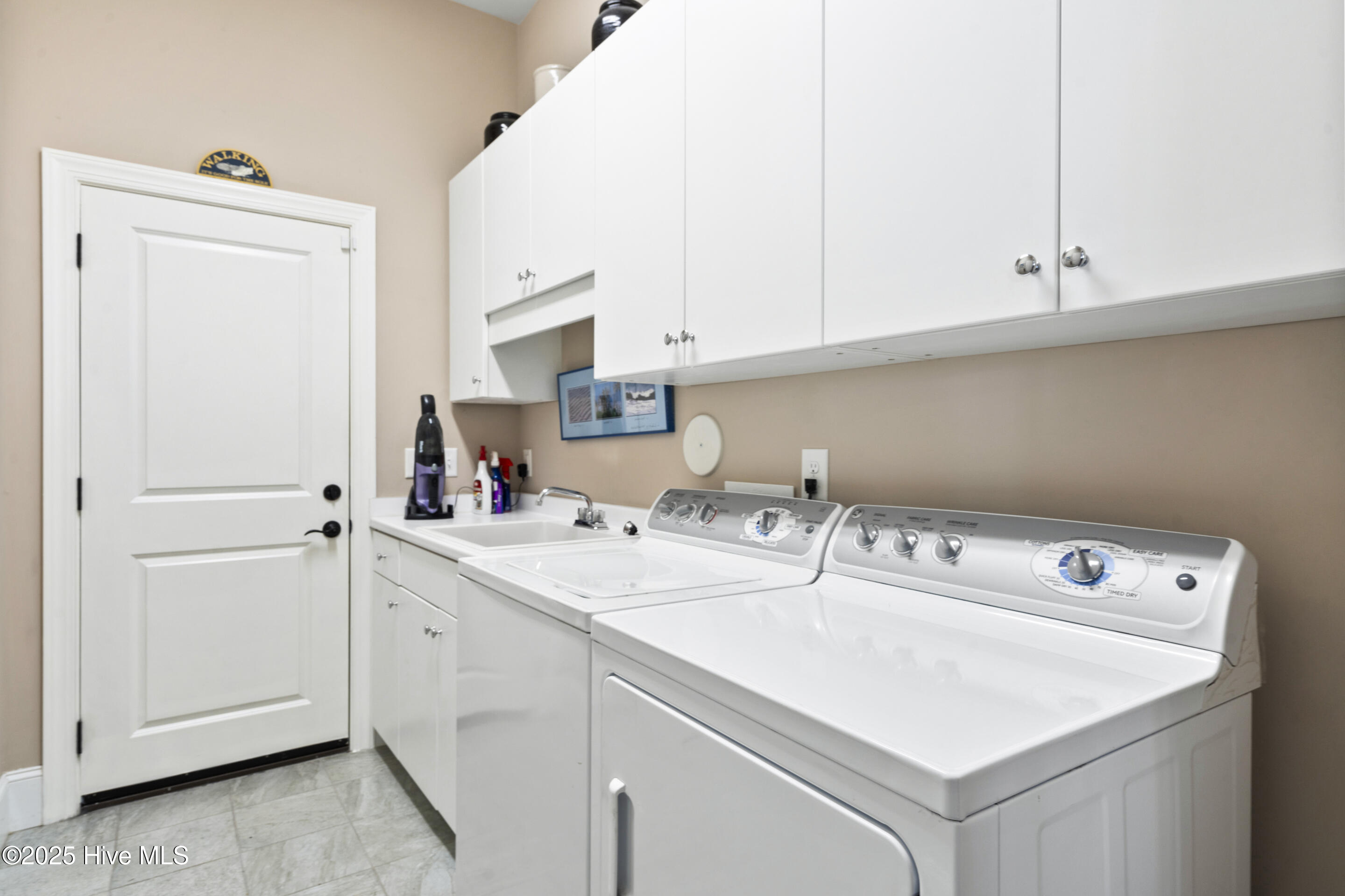 Wilmington, North Carolina, 28403, United States, 4 Bedrooms Bedrooms, ,3 BathroomsBathrooms,Residential,For Sale,1849696