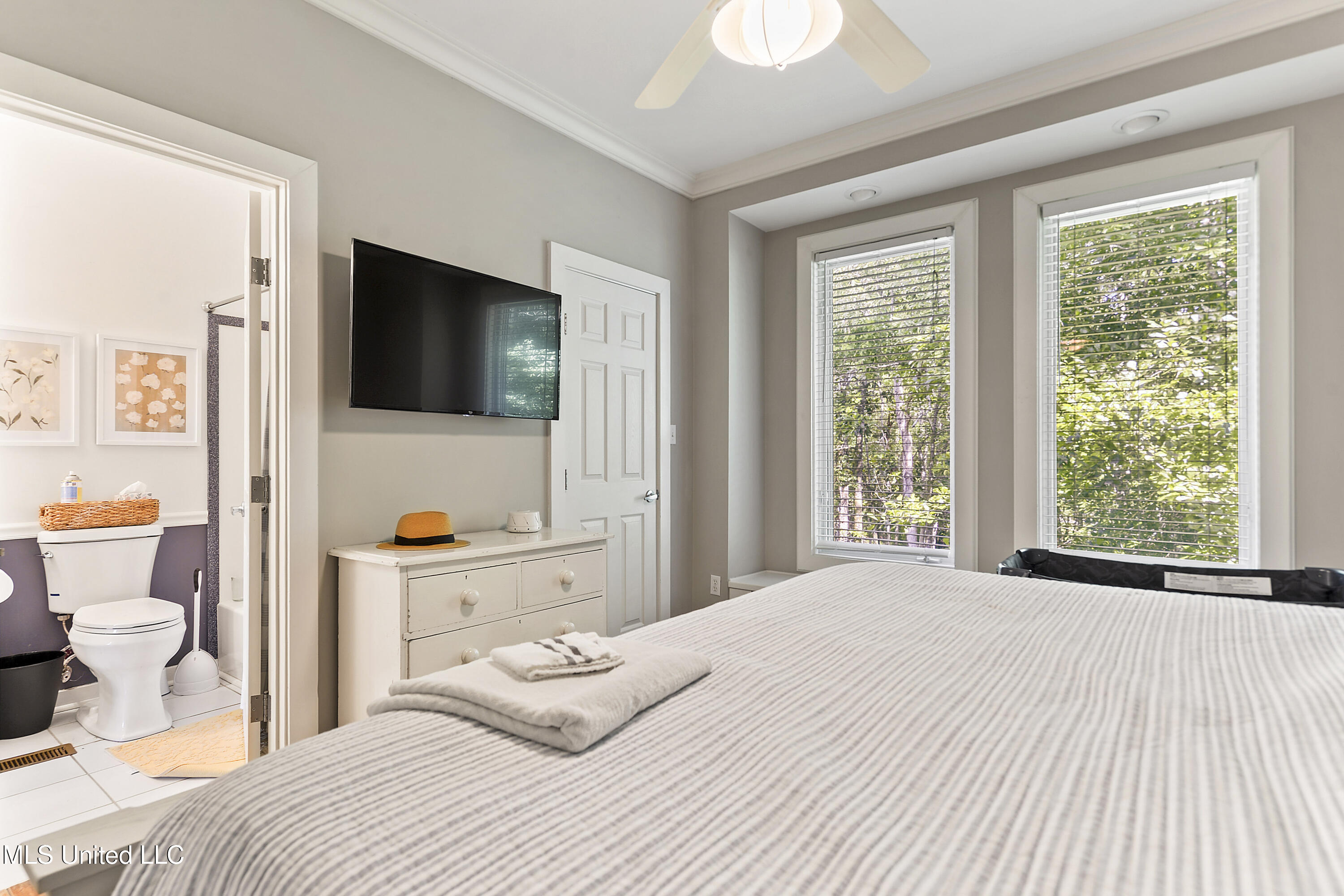 Biloxi, Mississippi, 39532, United States, 2 Bedrooms Bedrooms, ,2 BathroomsBathrooms,Residential,For Sale,1806133