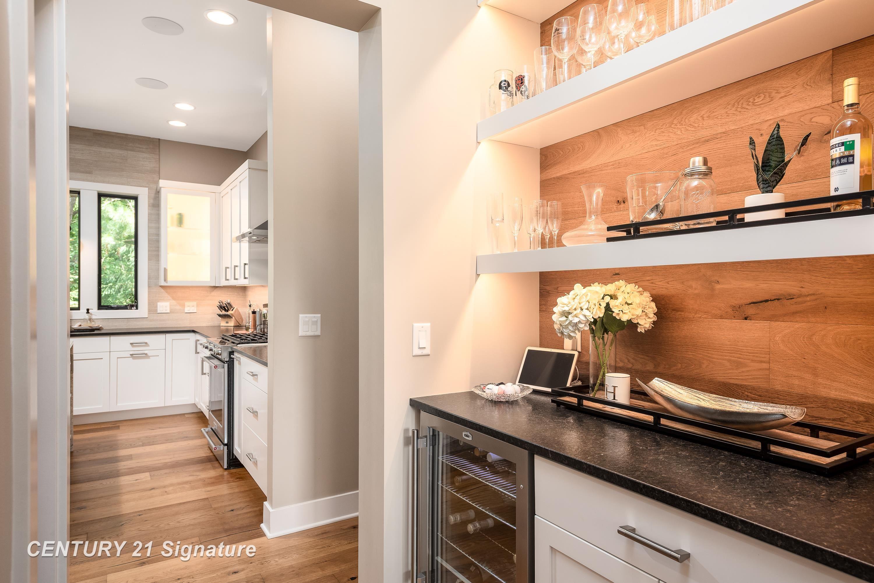 Midland, Michigan, 48642, United States, 4 Bedrooms Bedrooms, ,5 BathroomsBathrooms,Residential,For Sale,1975618