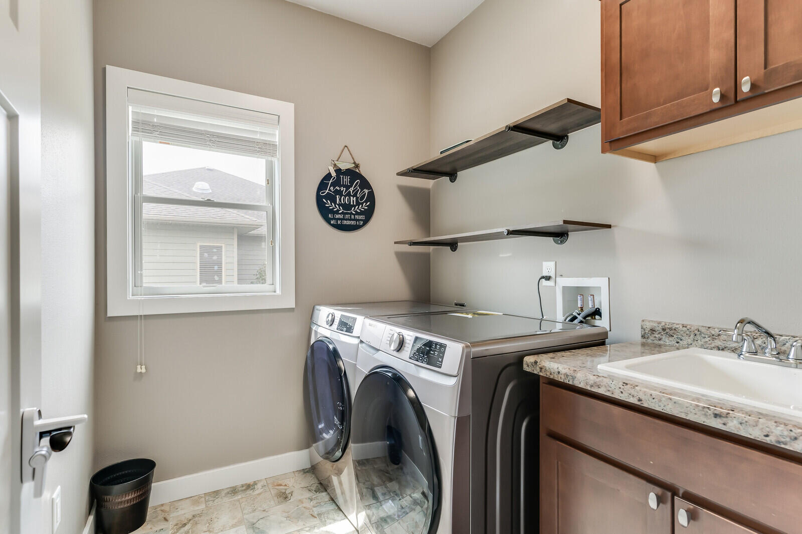 Onalaska, Wisconsin, 54650, United States, 3 Bedrooms Bedrooms, ,3 BathroomsBathrooms,Residential,For Sale,2037961