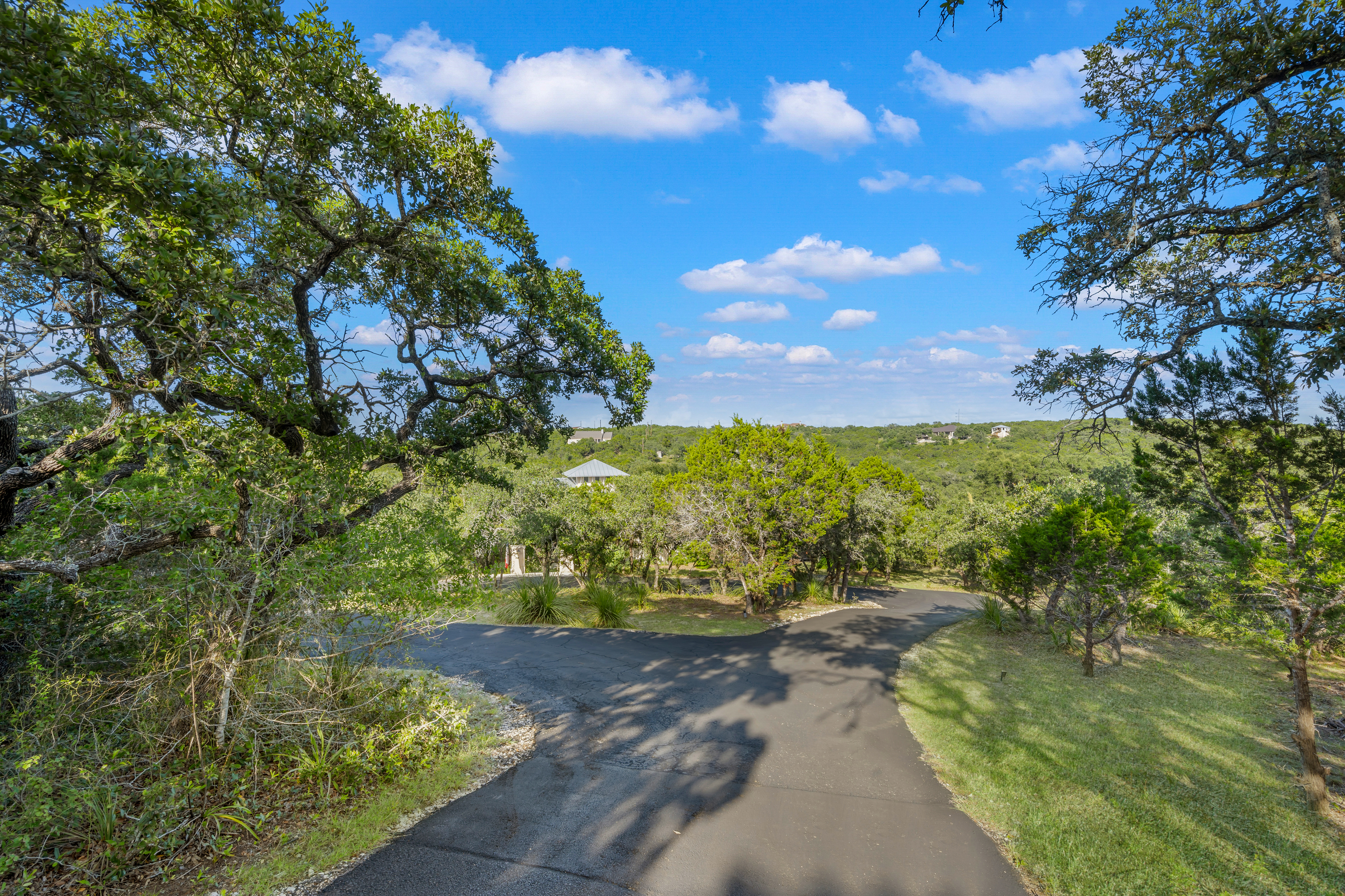  Hill Country Estate with Privacy and Presence - 物件實景