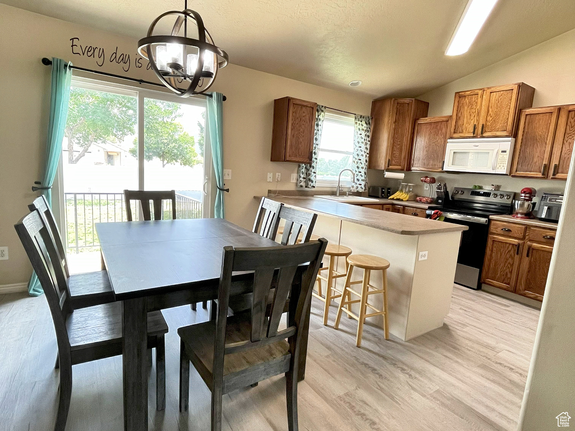 North Salt Lake, Utah, 84054, United States, 3 Bedrooms Bedrooms, ,3 BathroomsBathrooms,Residential,For Sale,1919524