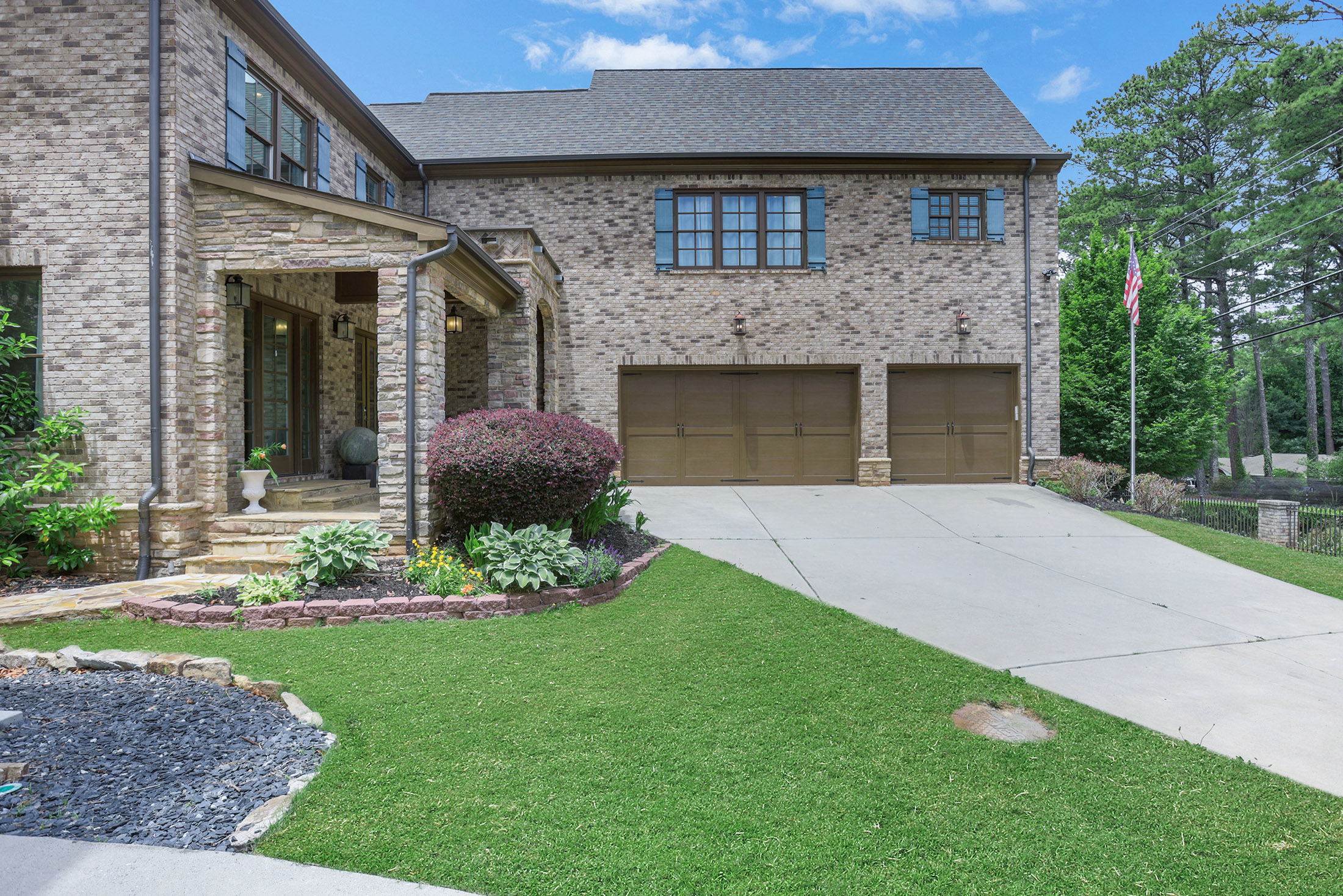  Sophisticated Brick Residence in Coveted Brookhaven Location - 物件實景
