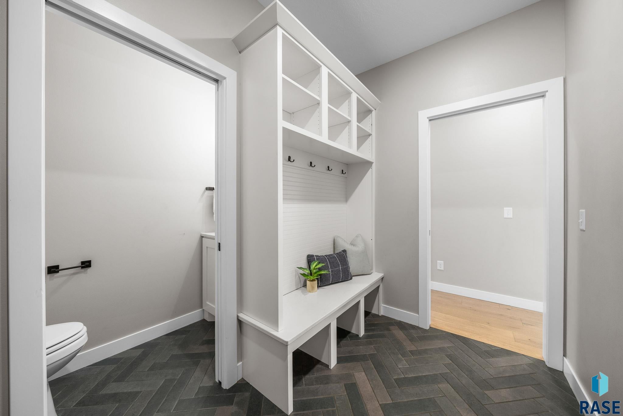 Sioux Falls, South Dakota, 57110, United States, 6 Bedrooms Bedrooms, ,4 BathroomsBathrooms,Residential,For Sale,1892157