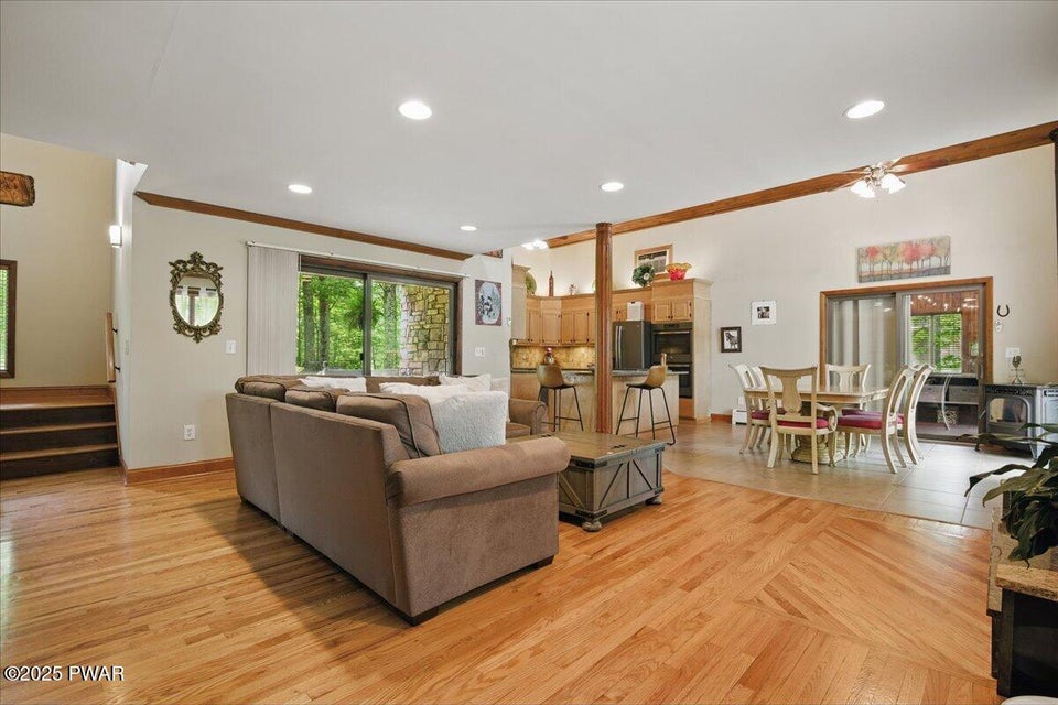 Milford, Pennsylvania, 18337, United States, 3 Bedrooms Bedrooms, ,2 BathroomsBathrooms,Residential,For Sale,1936970