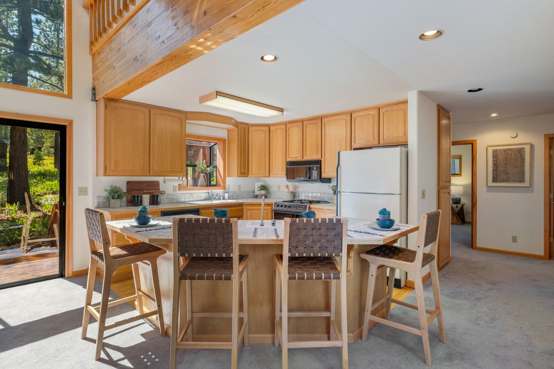  Sunlit Tahoe Donner Home with Spacious Rooms - 物件實景
