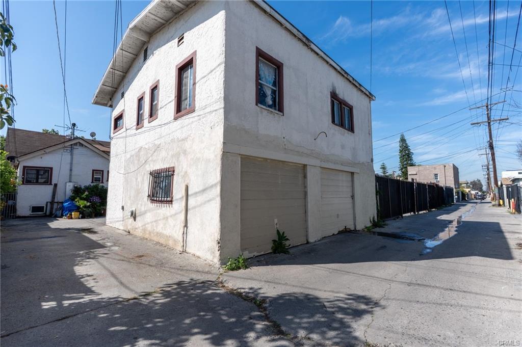 Los Angeles, California, 90037, United States, 7 Bedrooms Bedrooms, ,Residential,For Sale,1935782