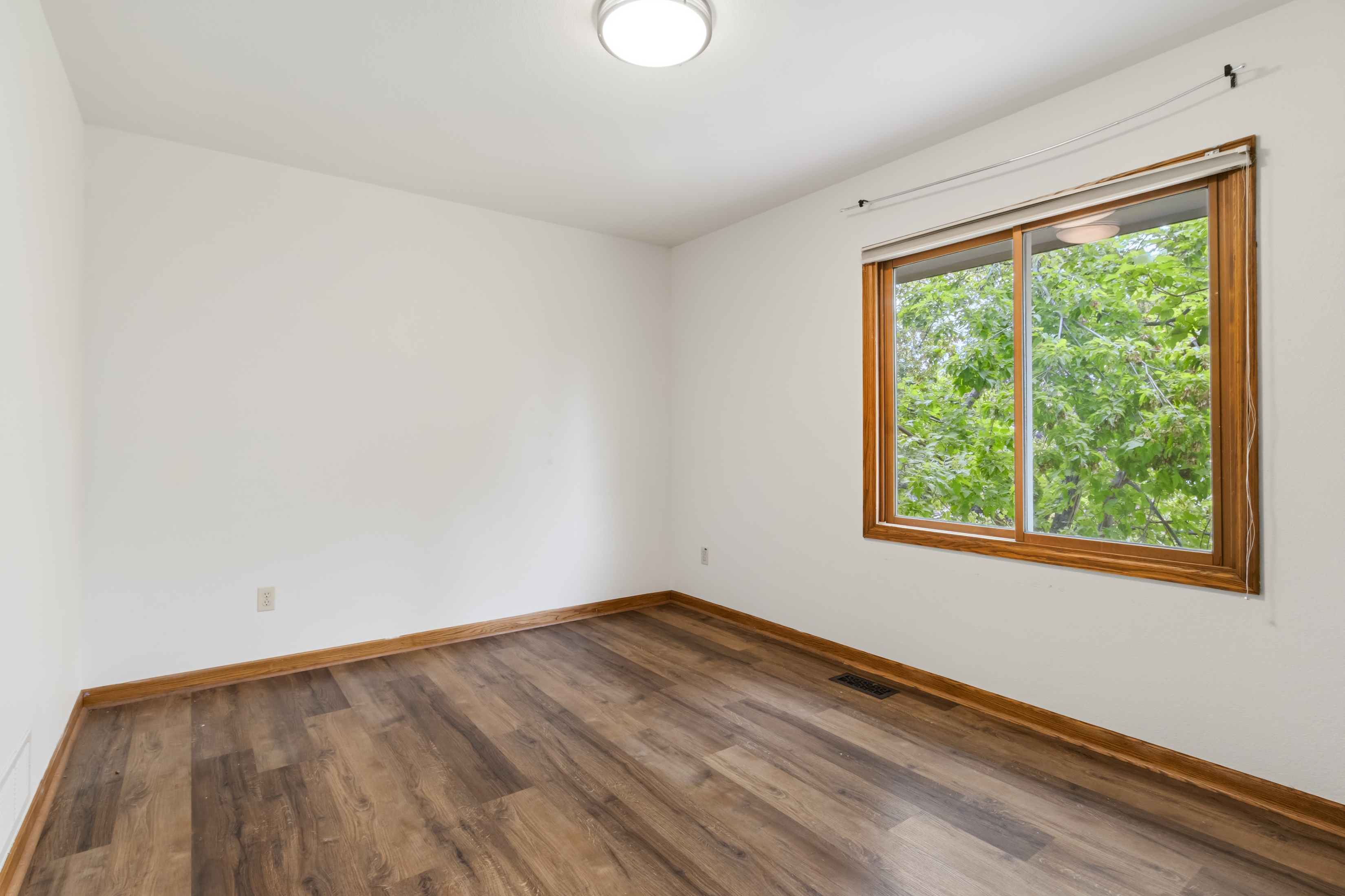 Beautifully Maintained Home in the Tree-Lined Oakridge Neighborhood - 物件實景