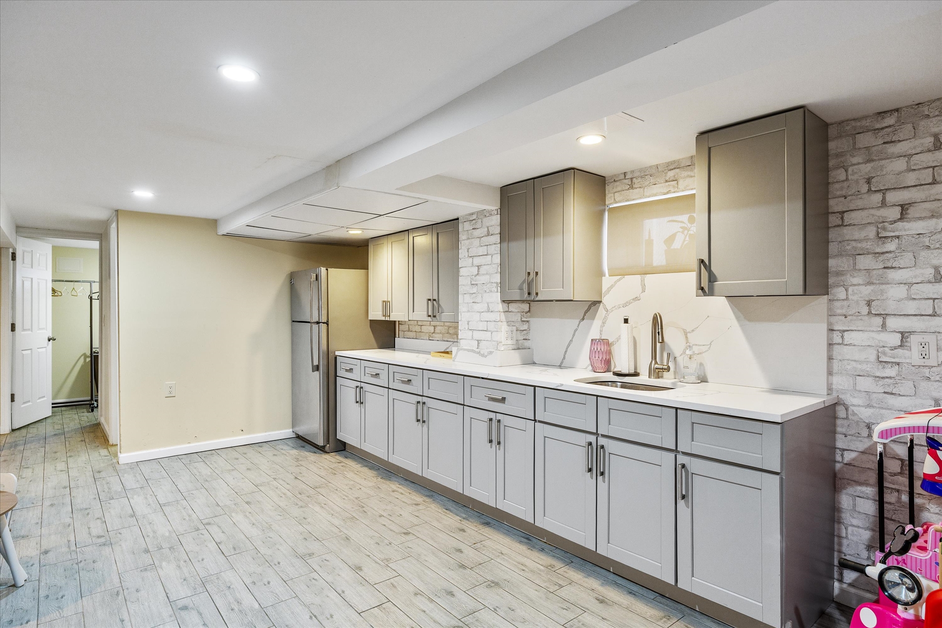 Howard Beach, New York, 11414, United States, 6 Bedrooms Bedrooms, ,2 BathroomsBathrooms,Residential,For Sale,2005661