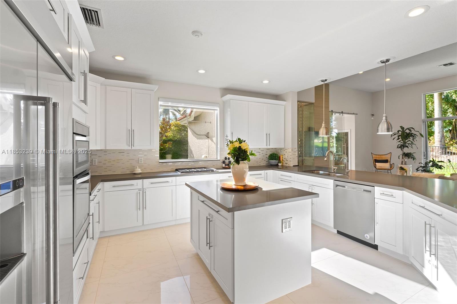 Weston, Florida, 33327, United States, 5 Bedrooms Bedrooms, ,6 BathroomsBathrooms,Residential,For Sale,1919791