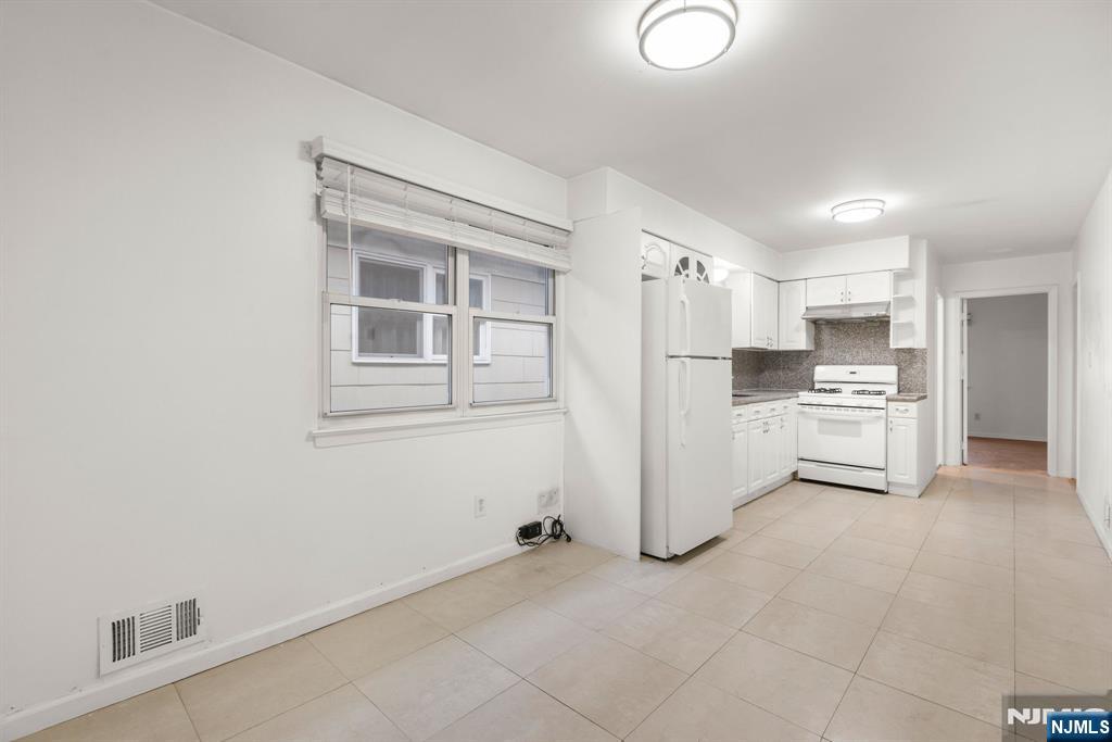 Harrison, New Jersey, 07029, United States, 6 Bedrooms Bedrooms, ,2 BathroomsBathrooms,Residential,For Sale,1992098