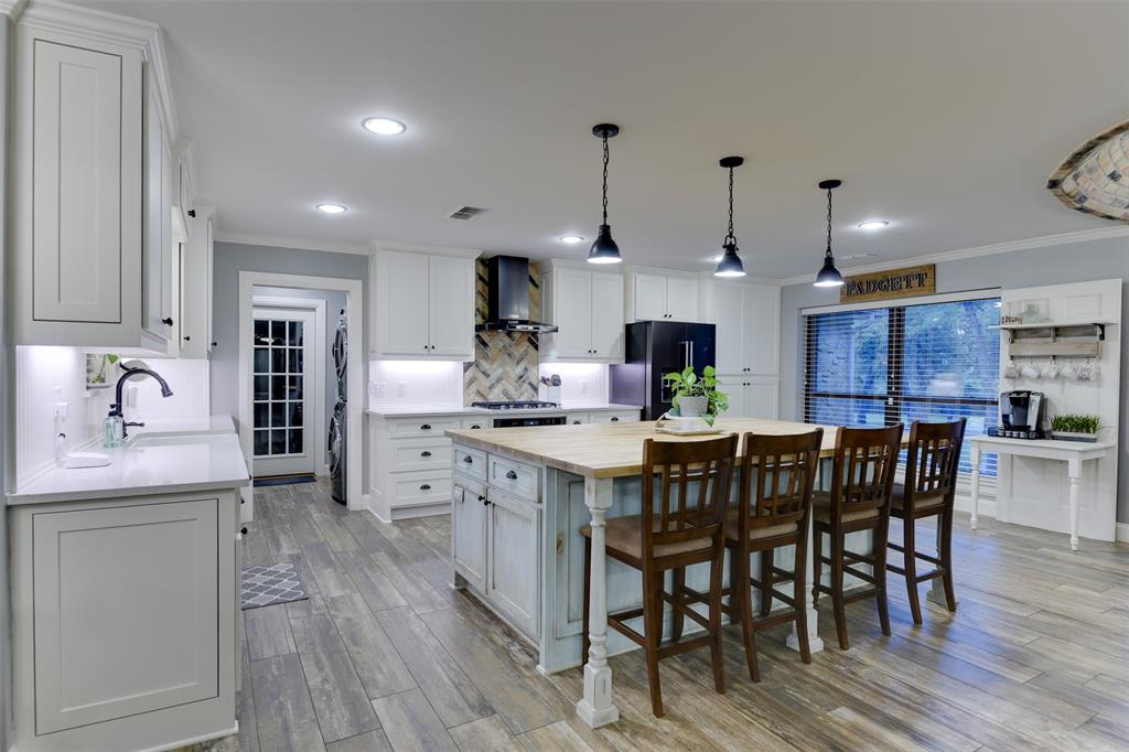 Alvarado, Texas, 76009, United States, 4 Bedrooms Bedrooms, ,2 BathroomsBathrooms,Residential,For Sale,1979414