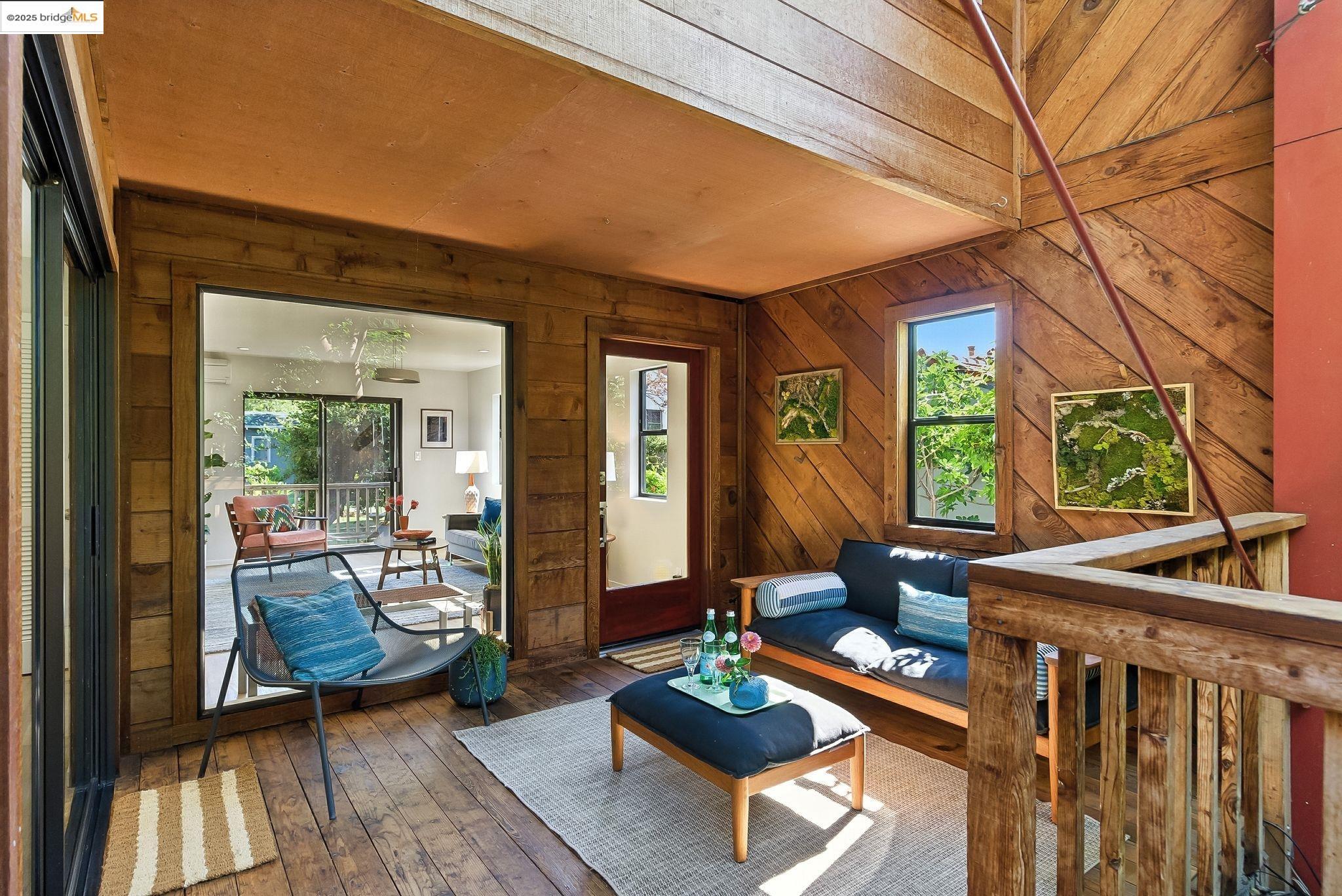 Oakland, California, 94618, United States, 2 Bedrooms Bedrooms, ,1 BathroomBathrooms,Residential,For Sale,1925064