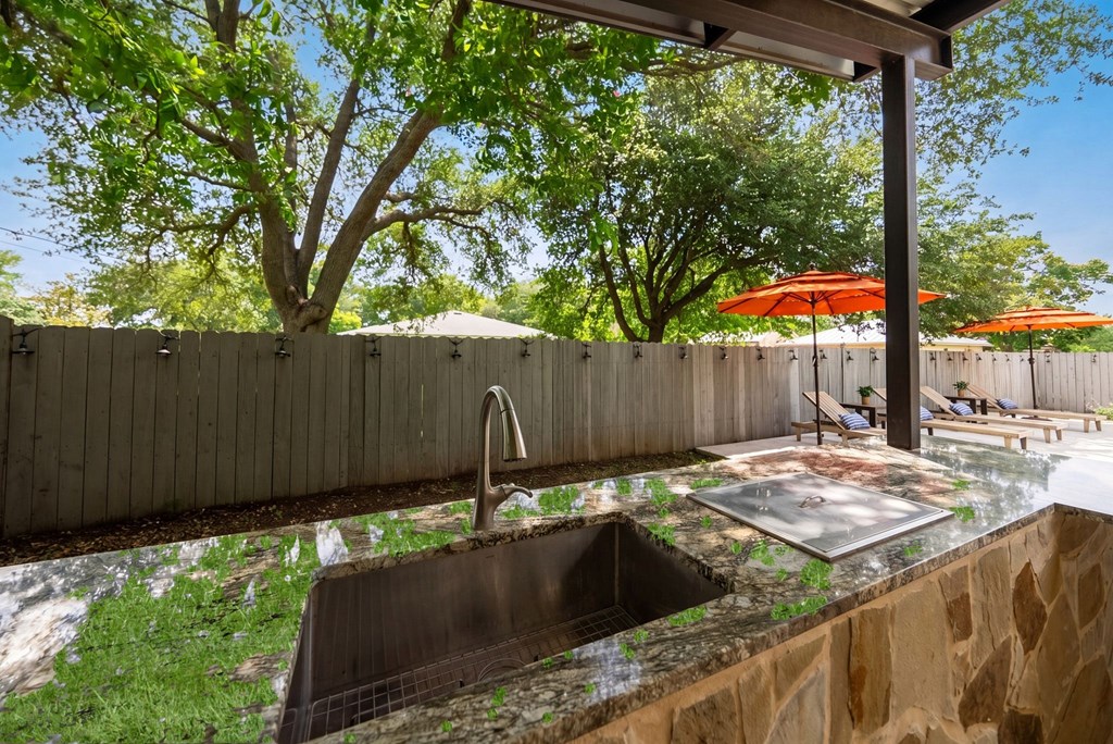 Fredericksburg, Texas, 78624, United States, 6 Bedrooms Bedrooms, ,6 BathroomsBathrooms,Residential,For Sale,2048440