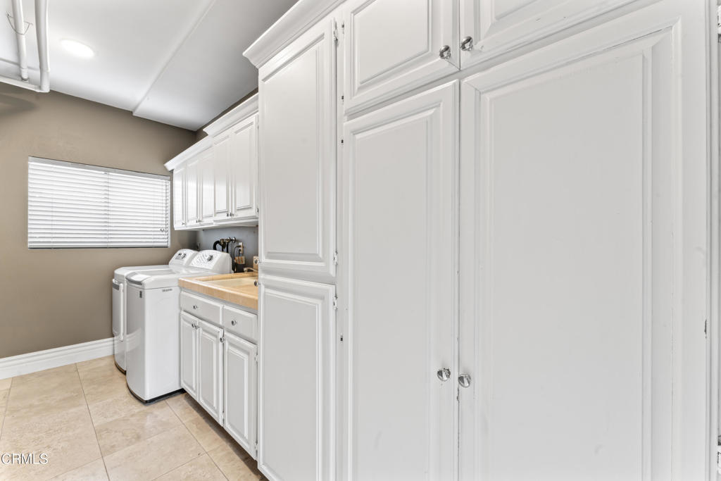Ventura, California, 93001, United States, 5 Bedrooms Bedrooms, ,3 BathroomsBathrooms,Residential,For Sale,1839007
