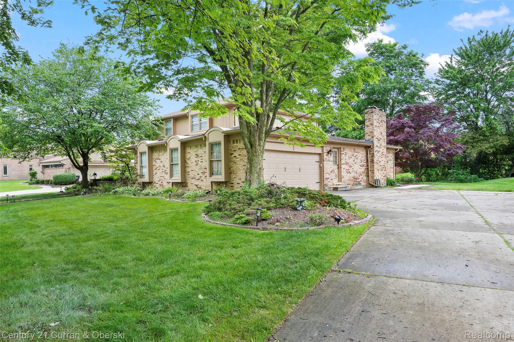 Farmington Hills, Michigan, 48331, United States, 4 Bedrooms Bedrooms, ,3 BathroomsBathrooms,Residential,For Sale,1976477